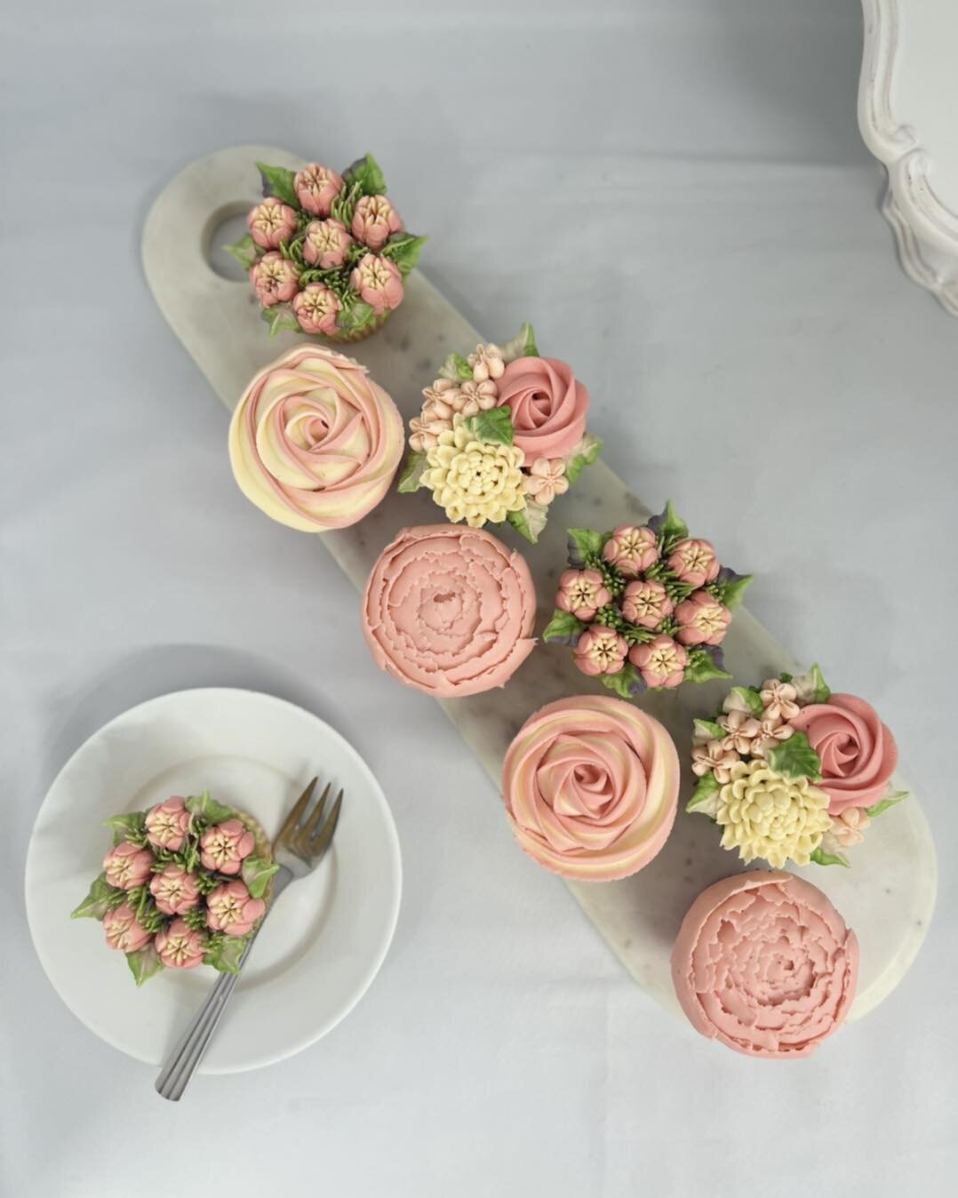 Perfect addition to any party!
Now taking orders https://www.tarasbakedbouquets.ie/small-cupcake-bouquet #cupcakes #cupcakeflowerbouquets #cupcakeflowerbouquet #floralcupcakebouquet #floralcupcake #cupcakeflower #cupcakeflowers #tarasbakedbouquets #i
