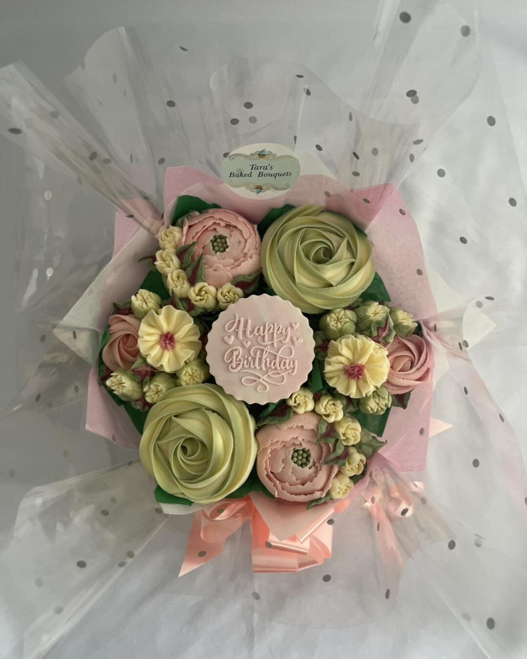Celebrate the simple things!
Order now https://www.tarasbakedbouquets.ie/small-cupcake-bouquet #tarasbakedgoods #tarasbakedbouquet #tarasbakedbouquets #cupcakes #cupcakeflowerbouquets #cupcakeflowerbouquet #floralcupcakebouquet #floralcupcake #cupcak