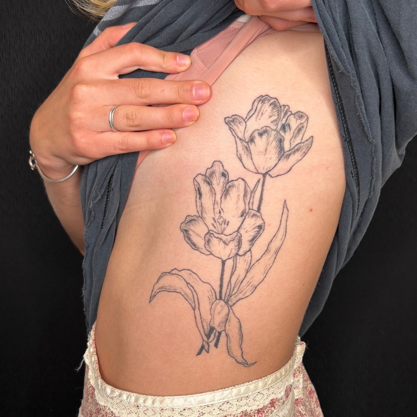 healed from the fall, one sesh with a quick touch up, and a small cover up of a lasered tat as well &lt;3

 #machinetattoo #seattletattooartist  #vegantattoo #vegantattooartist  #seattletattoo #seattletattooshop #floraltattoo #botanicaltattoo  #heale