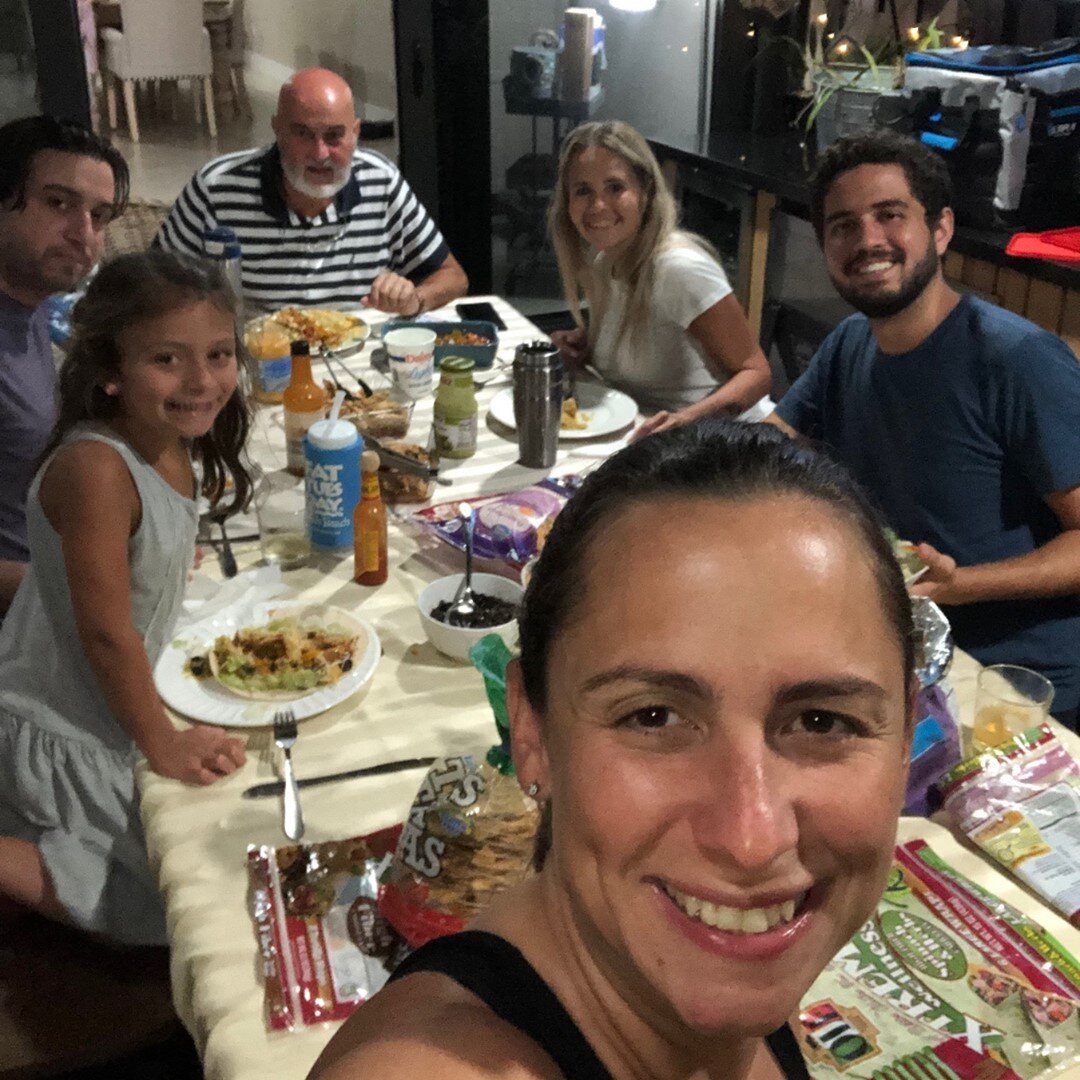 Para un inmigrante no hay nada m&aacute;s satisfactorio que poder juntar a sus hijos con su familia y amigos. 

Mi esposo lleg&oacute; a unirse a las vacaciones con mi familia. Siempre estamos en su tierra juntos a sus amigos y a su gente, su cultura