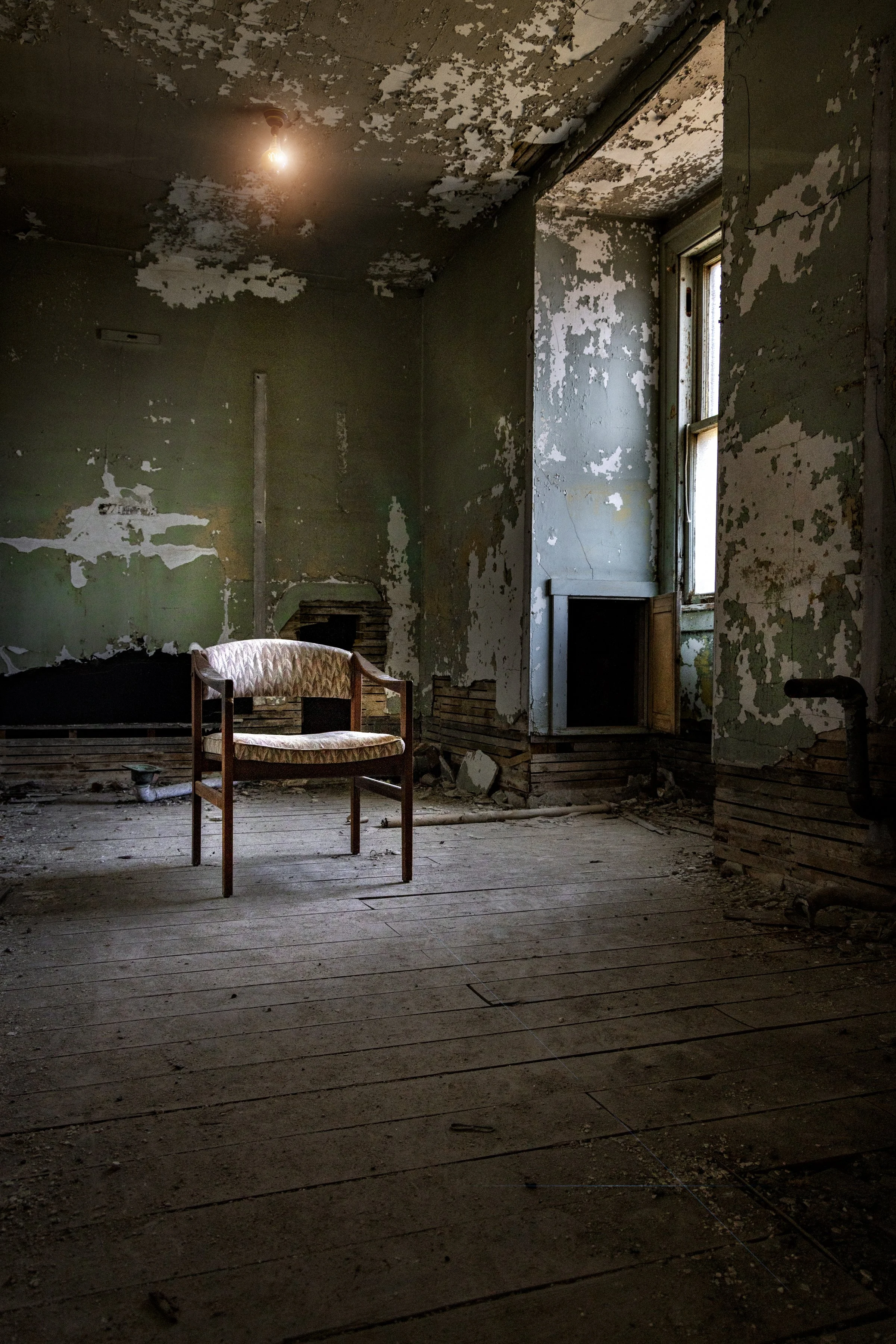 A Flicker of Light Remains, archival print, 12 x 8 in, NFS, 2024, © Kennedy Toomey, Bloomington, Indiana