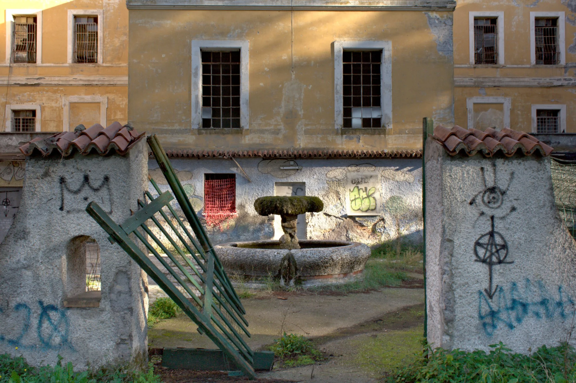 Pavilion No. 18, Archival print, 18 x 12 cm, 2022, NFS, Flaminia Gentile, Rome, Italy