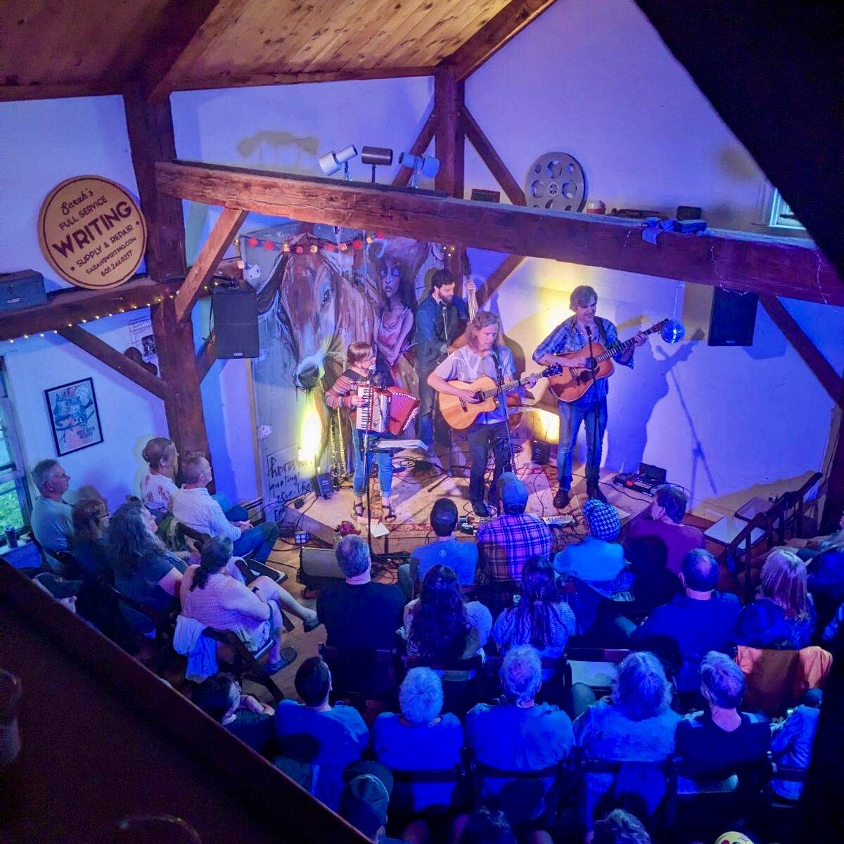 One more from a spectacular night at @thewordbarn with @deadtothecoreband 
Photo by @ryanfitzmusic 
#gratefuldead #acousticguitar #acousticdead