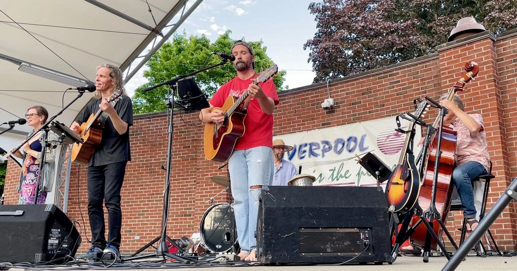 Tonight (Monday 7/14): @deadtothecoreband free concert at Johnson Park in Liverpool, 7 pm. Back where we played our very first CNY show! See you soon, friends.

#gratefuldead #acousticguitar #cnymusic #liverpoolistheplace #liverpoolny