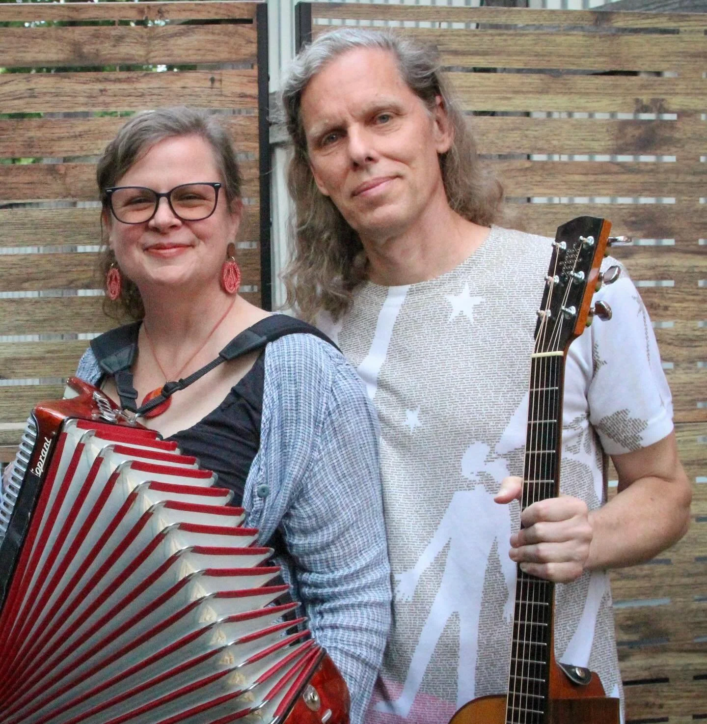 Come out to the Brae Loch Inn tonight (Friday 10/17) for some acoustic tunage, 6 to 9 pm.
📷 Misse Fedele @wendy.sassafras.ramsay #pepperandsassafras #acoustic duo #cazenovia