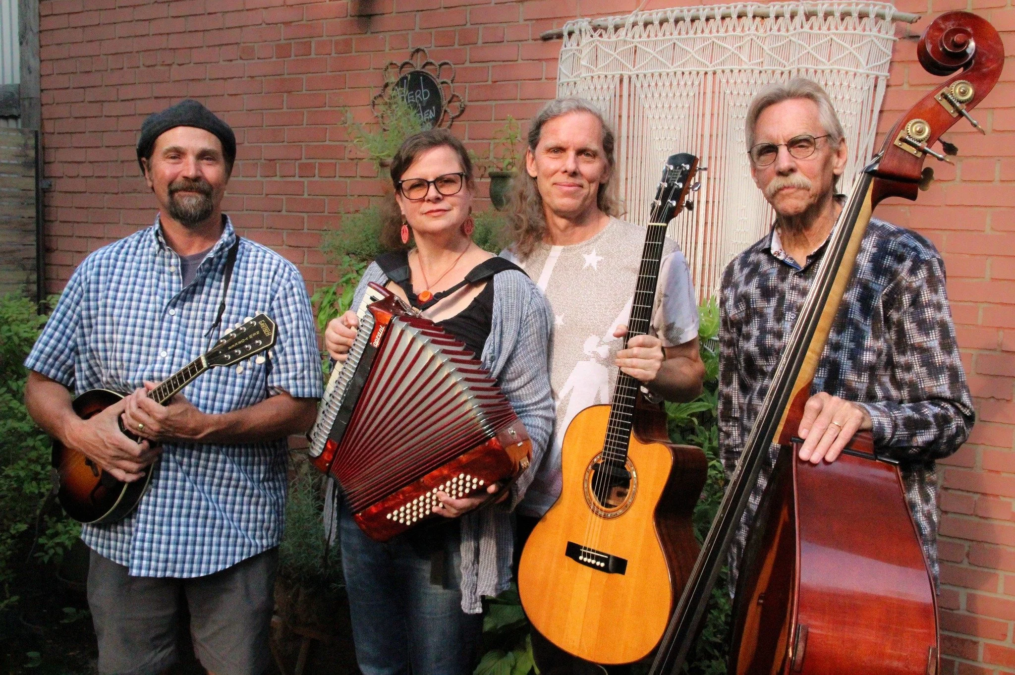 It's been a while since we played in Rochester, and I'm particularly jazzed about heading there on 2/21 to play the Golden Link concert series with this crew. 

We'll be spotlighting original songs by me, Wendy Sassafras Ramsa, and Tim Burns, along w