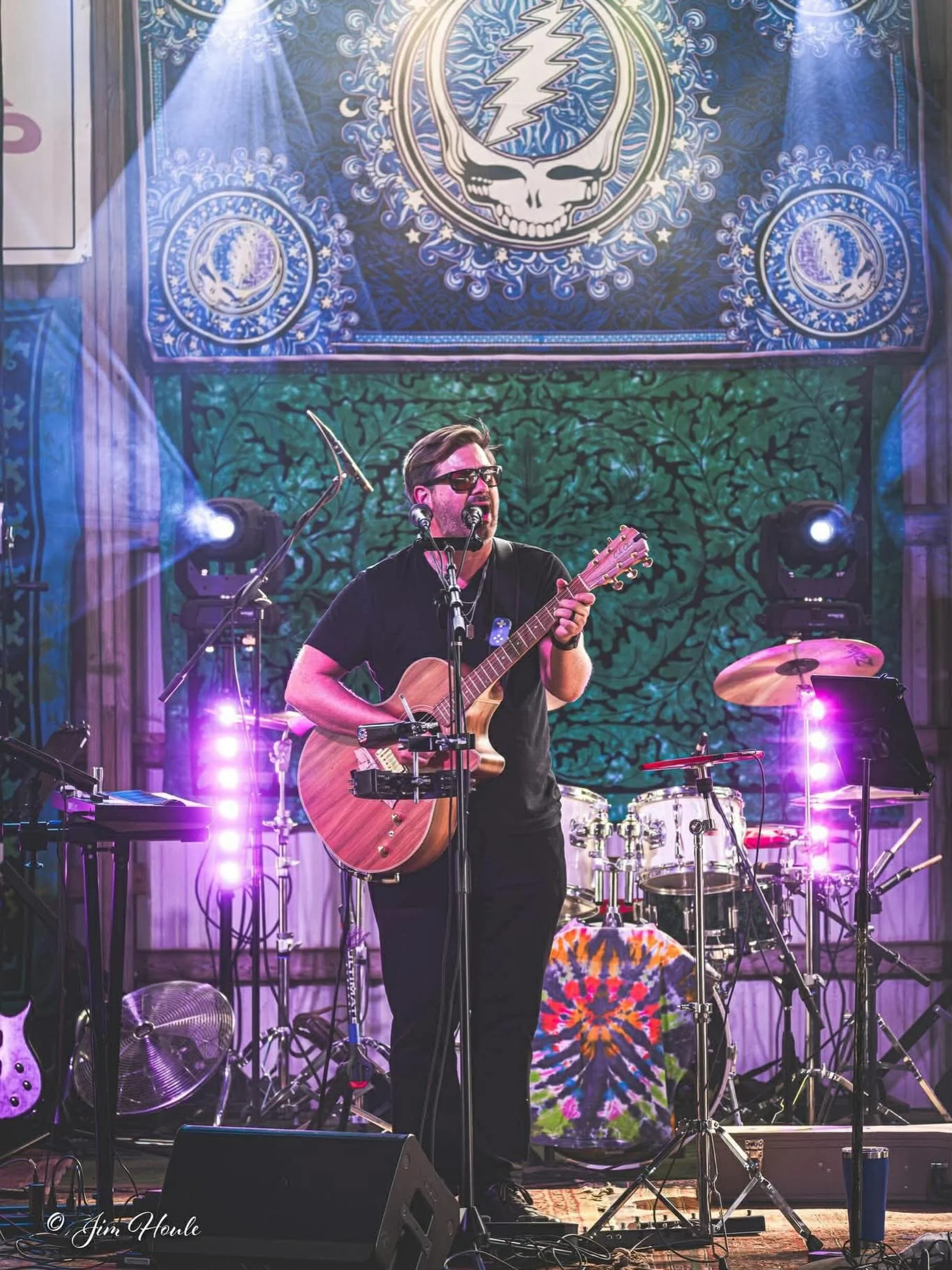 Our special guest for Shakedown Sunday at the 443 Social Club on 6/28 is the powerhouse multi-instrumentalist, singer, and songwriter Chris Eves. On sale now and already going fast...
🎟️ bit.ly/shakedownsunday
📷 @this_is_yimmy 

@chrisnificenteves 