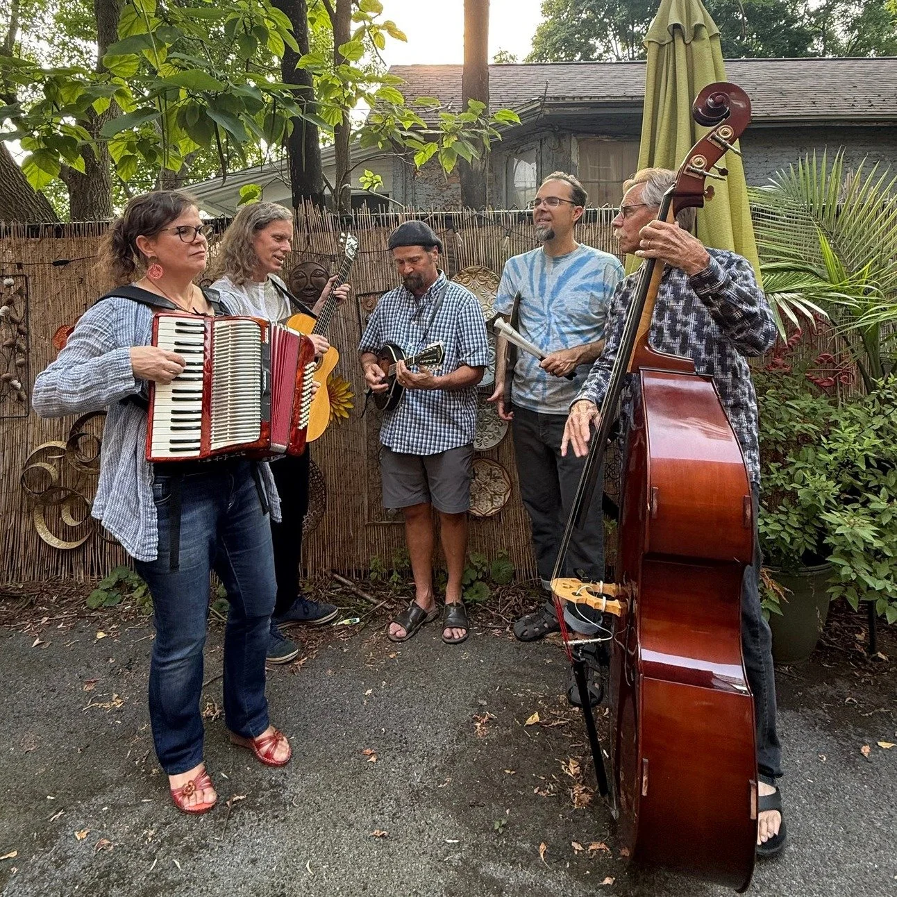 Sat. 7/11: Going to be a beautiful evening in the beer garden at @oncofermentations  in Tully, New York. @deadtothecoreband will be playing a mix of GD-related tunes and songs of our own, 6 to 8 pm.
📷 Misse Fedele