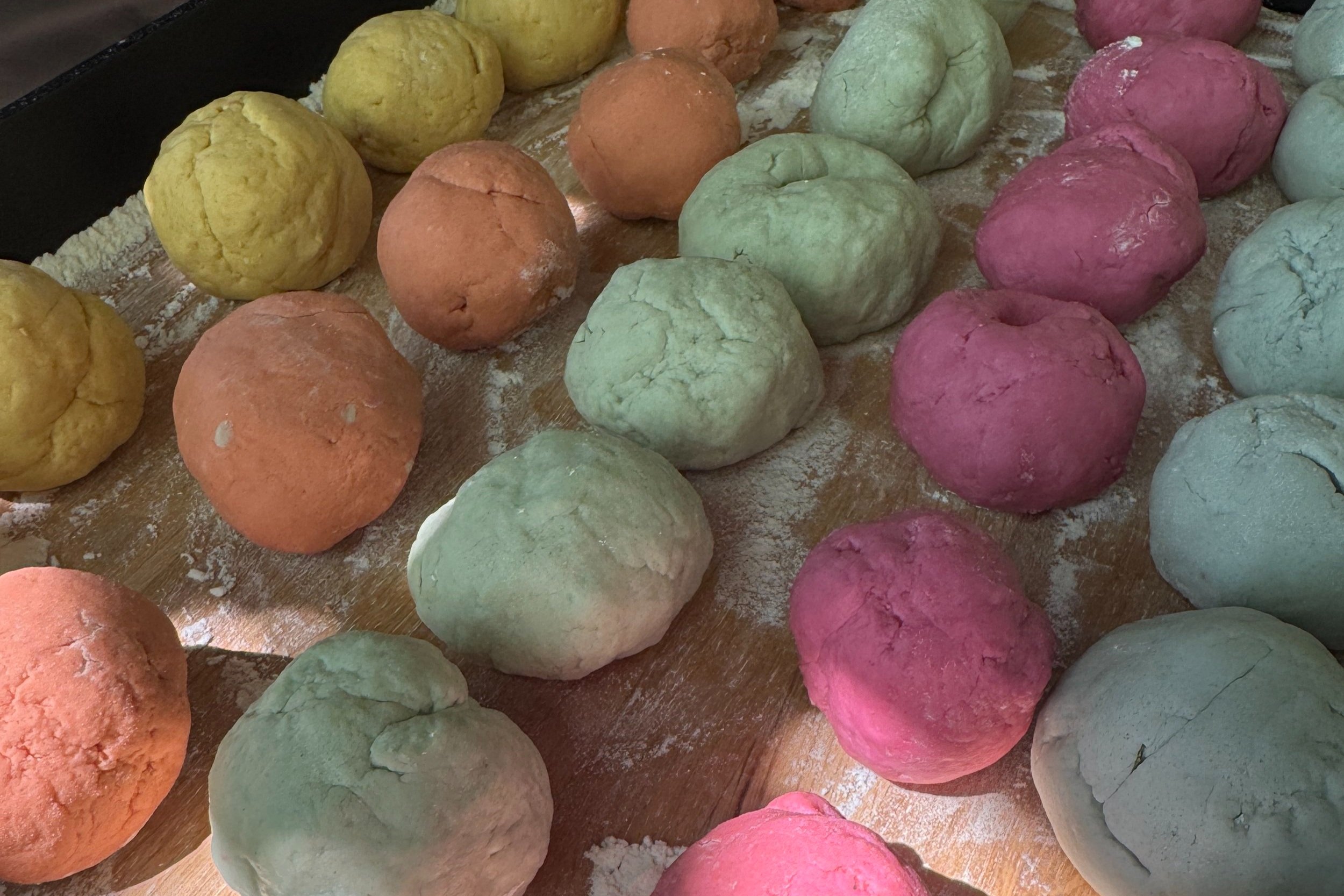 Little sculptors with natural play-dough (Private Event)