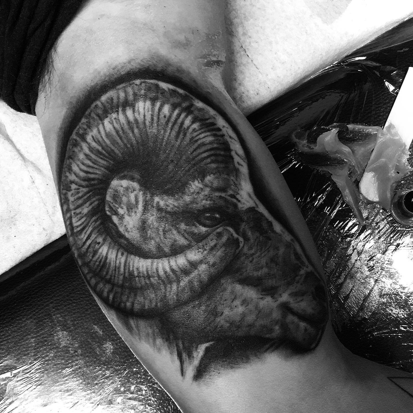 Little it of work #Tattoo #tattoos #darkart #blackandwhite #artist #art #inkjecta #fusionink #instadaily #instagood #design #inkmaster #ink #inked  #instatattoo #sanfrancisco #sanjose  #bayarea #california #photooftheday #inklife #drawing #besttattoo