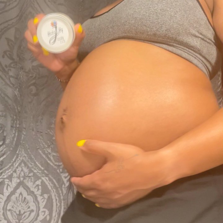 This is 9months pregnant! I&rsquo;ve used my Shea Butter and oils everyday &amp; proud to say I&rsquo;m stretch mark free 

Use Code: JUNEDAD for 19% off your order! 

#NowThatsMoisture #BodiedByJ #9MonthsPregnant #NoStretchMarks