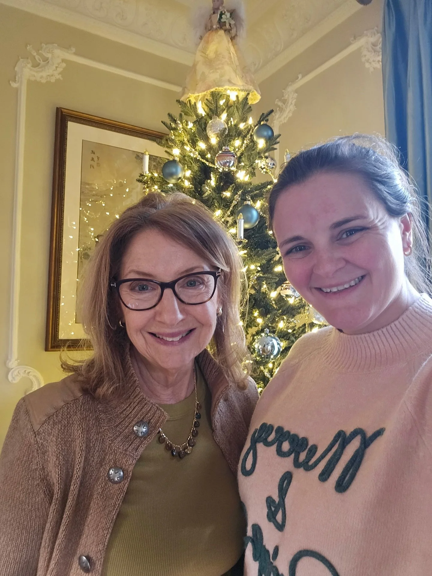 From our homes to yours, wishing you all a joyous holiday season! 💕