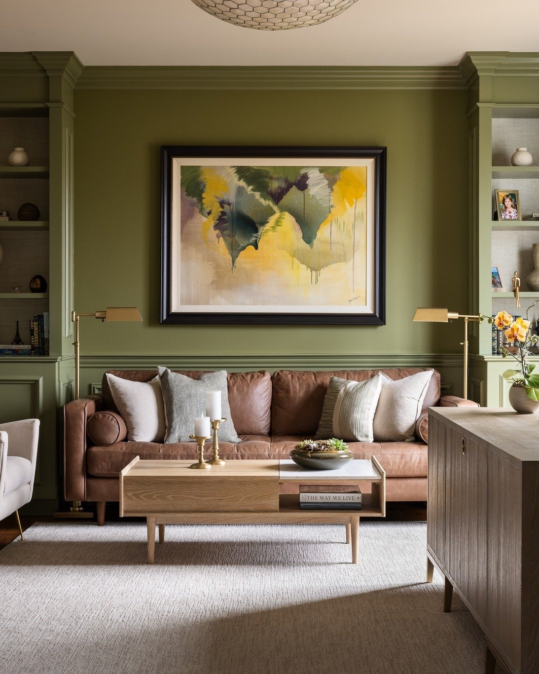 Not every nod to St. Patrick&rsquo;s Day needs a shamrock 🍀
This rich green office proves that color can be both bold and timeless ~ layered, intentional, and designed to live well beyond the holiday.
A space that feels grounded, sophisticated, and 