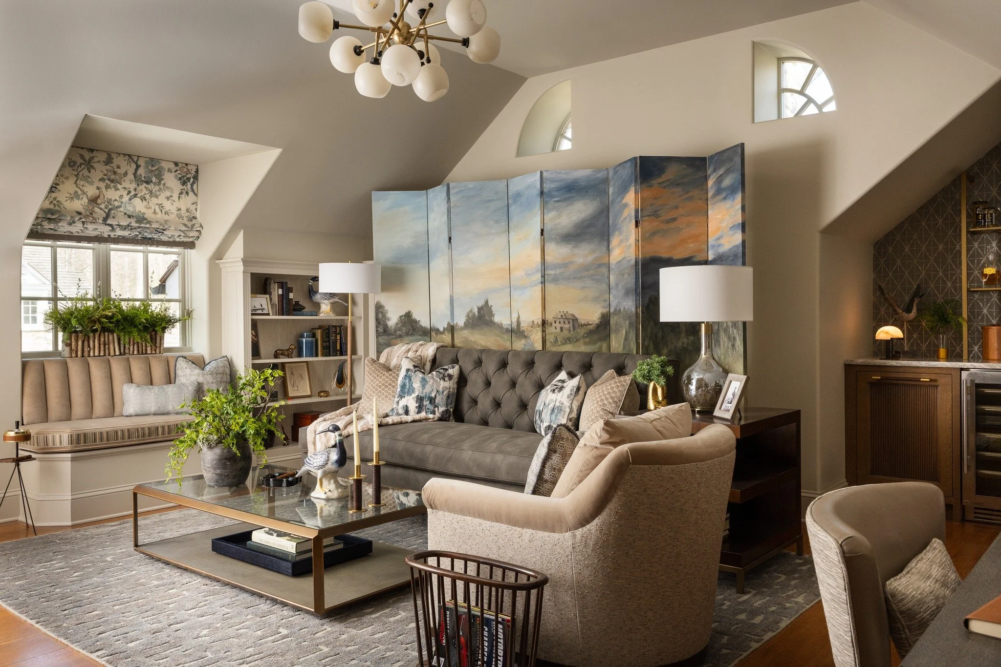 Art has the power to completely transform a space ~ and murals make a statement that&rsquo;s impossible to ignore. 🎨✨
On 𝐍𝐚𝐭𝐢𝐨𝐧𝐚𝐥 𝐌𝐮𝐫𝐚𝐥 𝐃𝐚𝐲, we&rsquo;re celebrating the beauty of large-scale design and the way custom artwork can brin