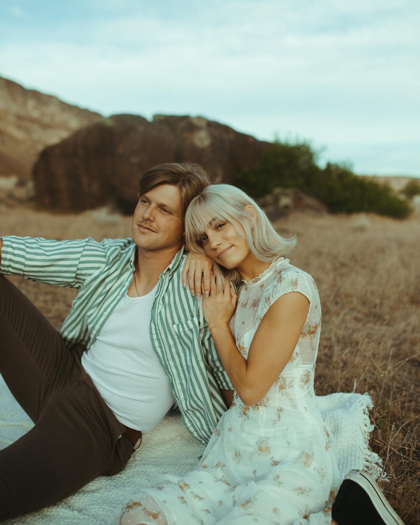 wait! they&rsquo;re like really cute 👀🫶🏼
.
.
.
.
.

#idahophphotography #idahoseniors #shesaidyes #epicloveepiclife #utahbride #idahobride #idahoweddings #idahoweddingphotographer #DIRTYBOOTSANDMESSYHAIR #pnwelopementphotographer #californiaweddin