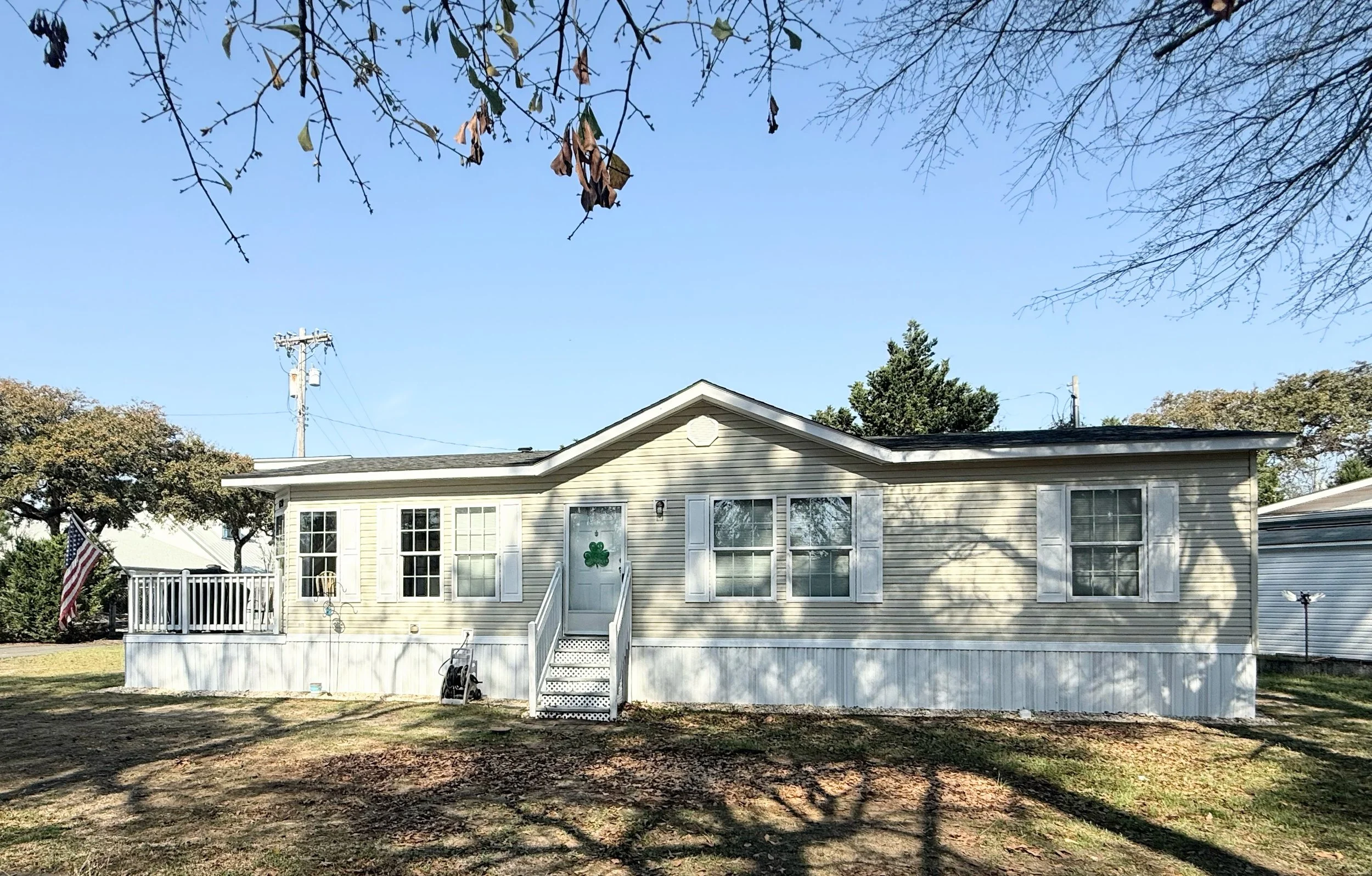 3 bedroom Doublewide ,huge lot!