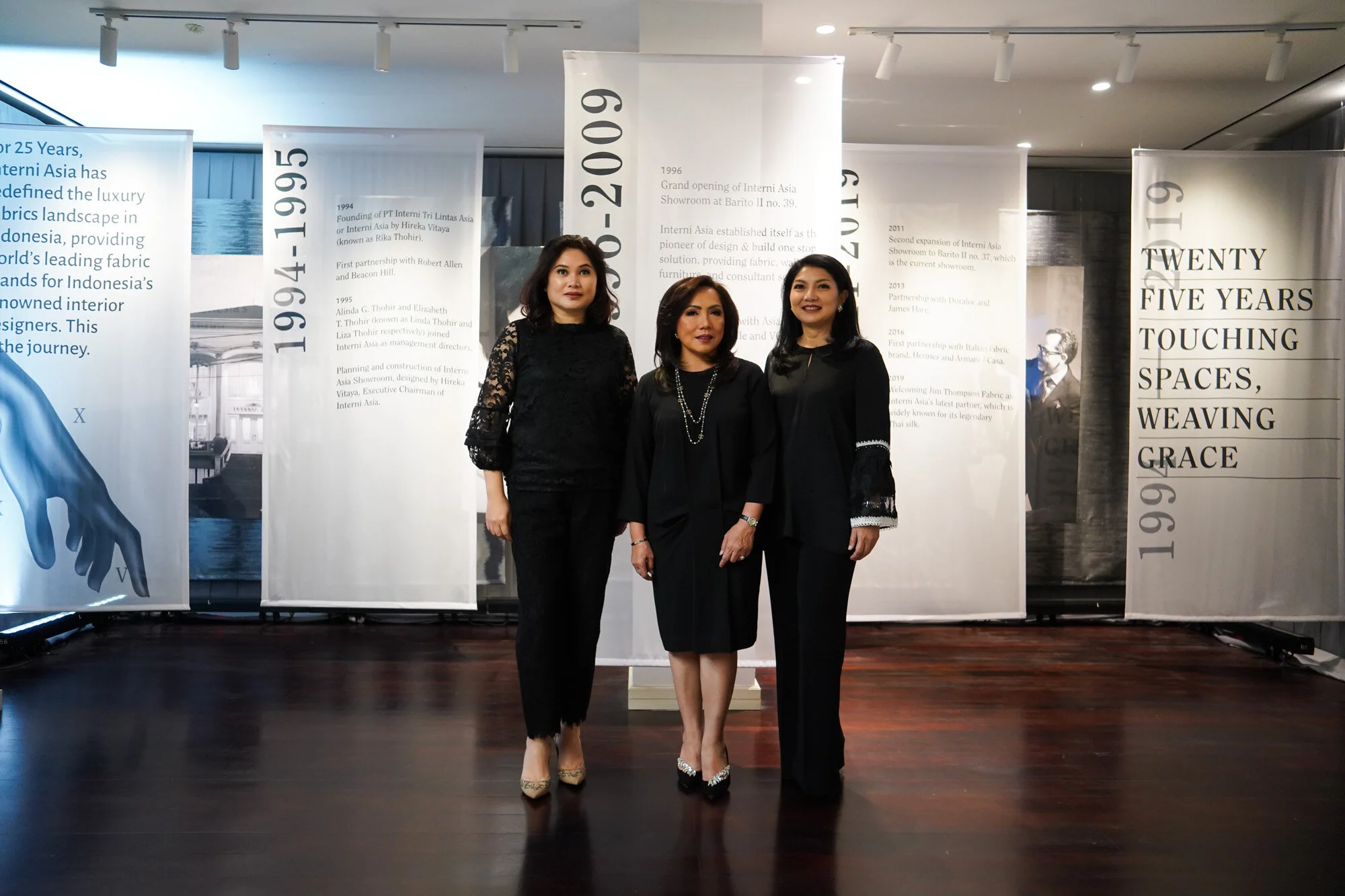 Tiga Pemrakarsa Interni Asia. Dari kiri ke kanan Hireka Vitaya, Alinda G. Thohir, dan Elizabeth Thohir.