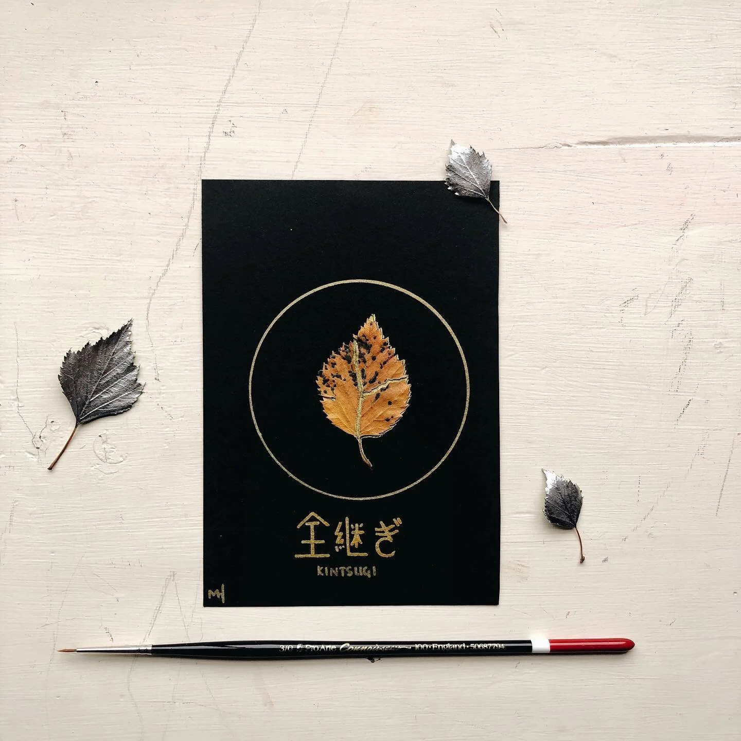 🍂 ✨ // kintsugi 

New original mixed media piece. 

Inspired by the Japanese art of kintsugi (golden joinery) or kintsukuroi (golden repair), which is traditionally used to mend broken pottery with lacquer and powdered gold. 

Philosophically, this 