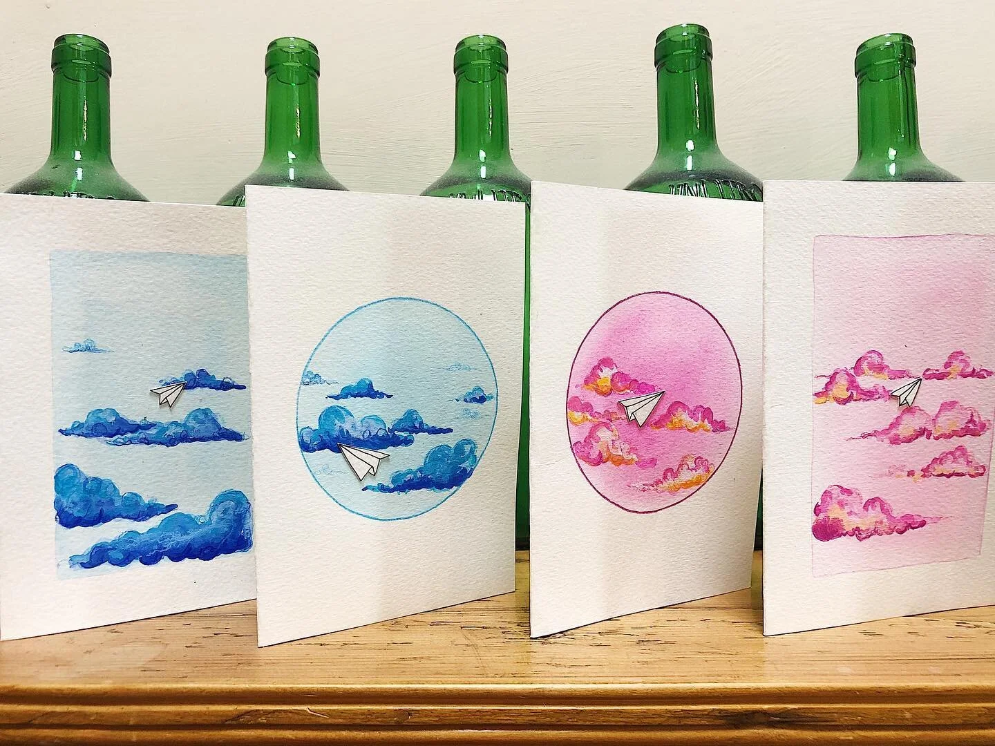 ✈️ ⛅️ ✨ // happy Tuesday everyone!

Just finished working on a batch of paper plane cards for my shop. All original greetings cards are hand painted, so each one is a little different 😊

I find painting clouds really therapeutic, and with a podcast 