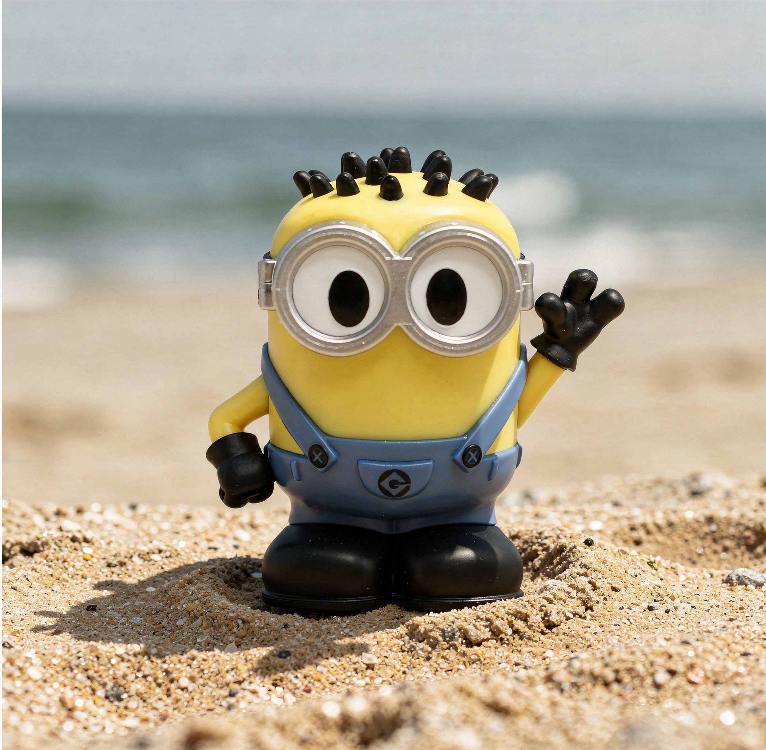 HH1034000 Ooshies Minions 4 inch Figure Phil oop with background.jpg