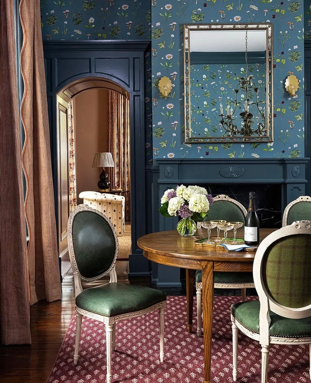 Please be seated✨️⁠
⁠
We're loving this dining room from one of our favorite clients @maggiebdillon featuring @mooreandgilesleather on the chairs as seen in the Aug/Sept issue of @gardenandgun.✨️⁠
⁠
Maggie paired a whimsical wallpaper with a darker, 
