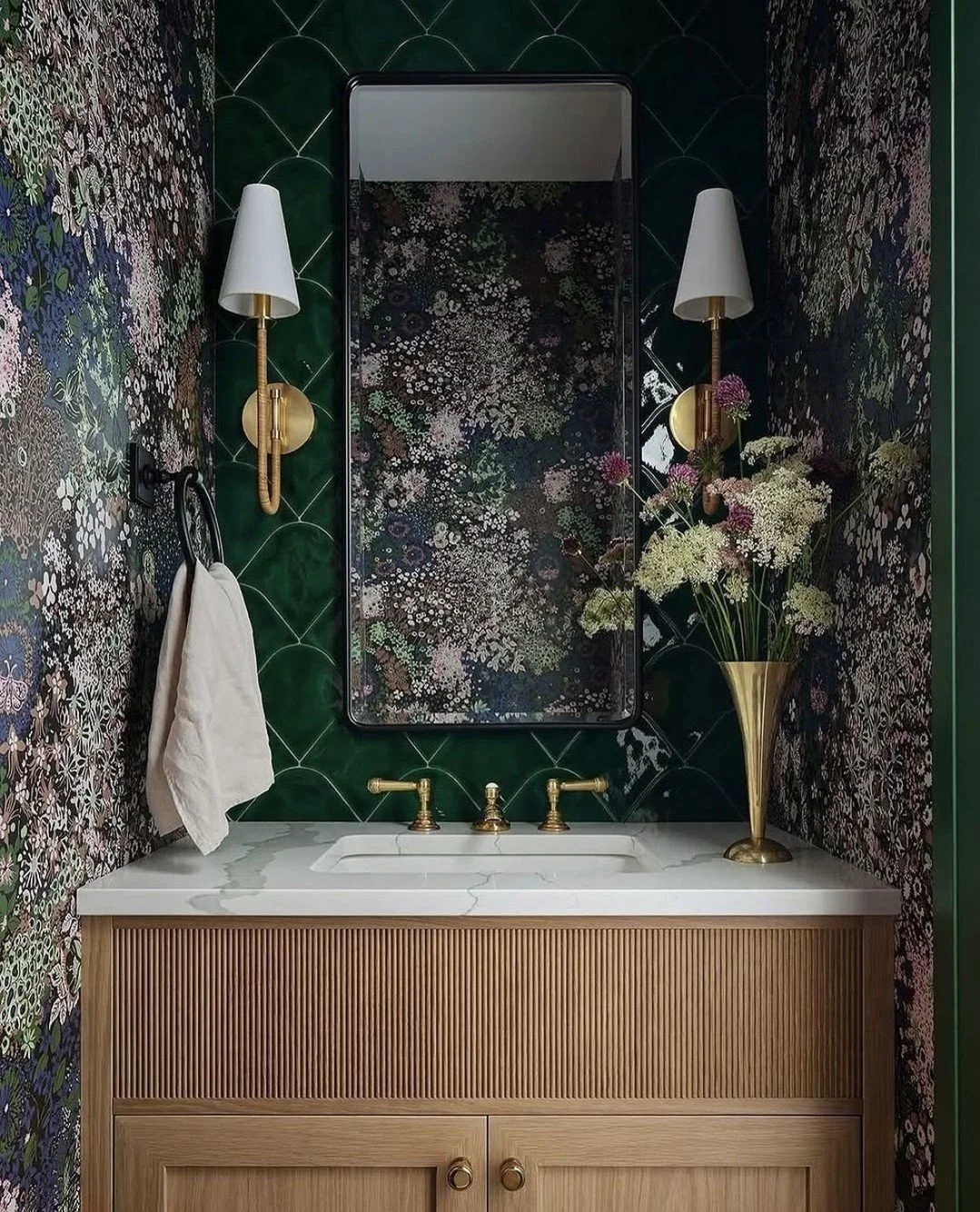 Powder room perfection✨⁠
⁠
This powder room designed by Julie Mitchiner of JAM Interior Design featuring Rhinne's Megaflora Wallpaper in Dusk stopped us in our tracks.✨⁠
⁠
Discover the entire @rhinne.us collection in the studio or at the link in our 