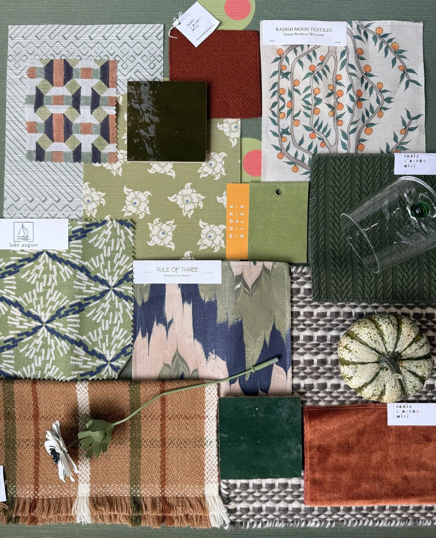 Shaken, not stirred✨⁠
⁠
A seasonal blend of color, texture, and all things fall by @anniedowninginteriors @kathrynhunttextiles @lakeaugust @mooreandgilesleather @parislapresmidi @radishmoon  @ruleofthreestudio @serenadugan @vanderhurd⁠
⁠
Cheers to th
