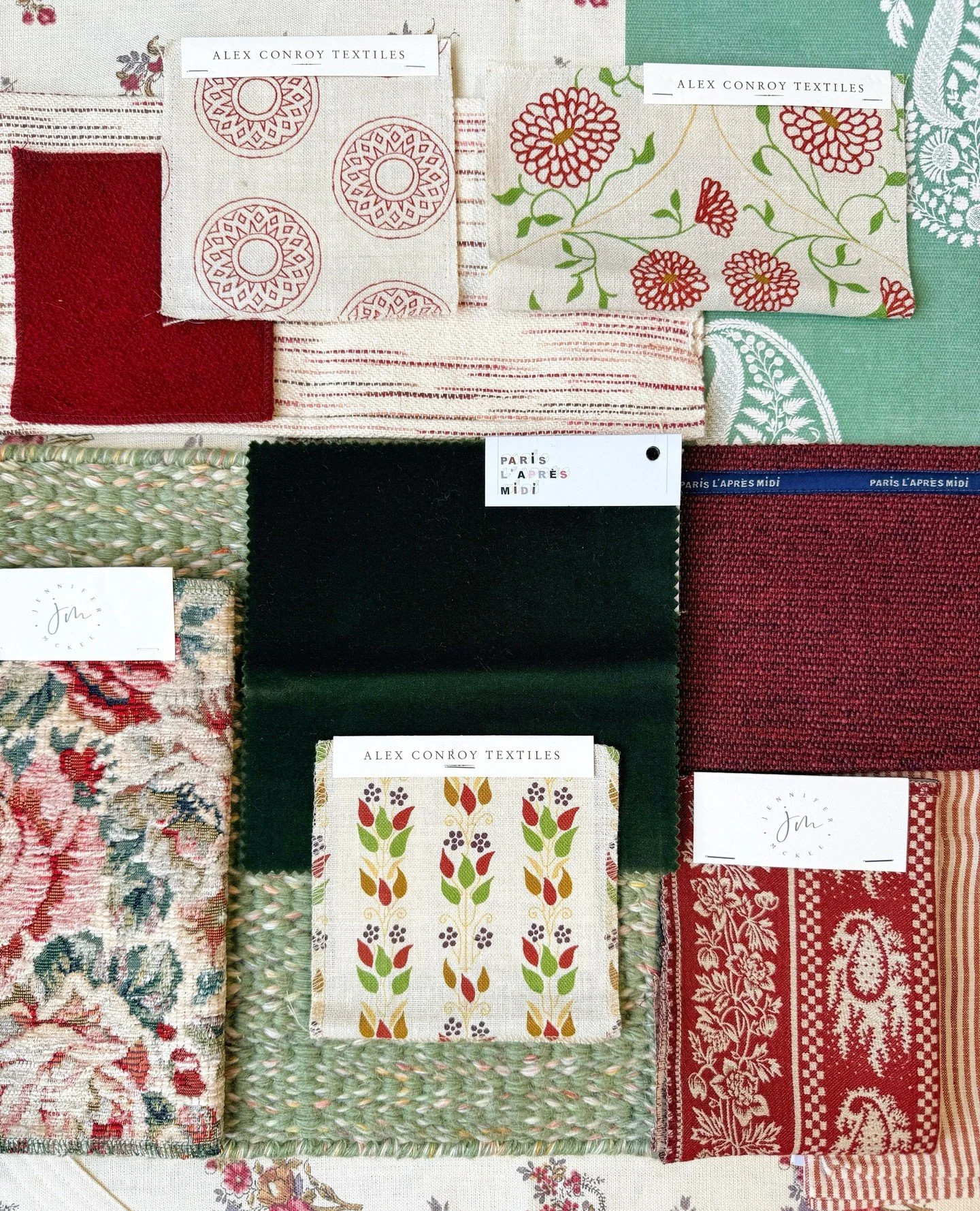 It&rsquo;s that time of year when the world falls in love ❤️💚✨⁠
⁠
Wishing our amazing clients, partners, vendors, and friends the warmest holiday season! We&rsquo;re so grateful for your support this year and can&rsquo;t wait to share what&rsquo;s c