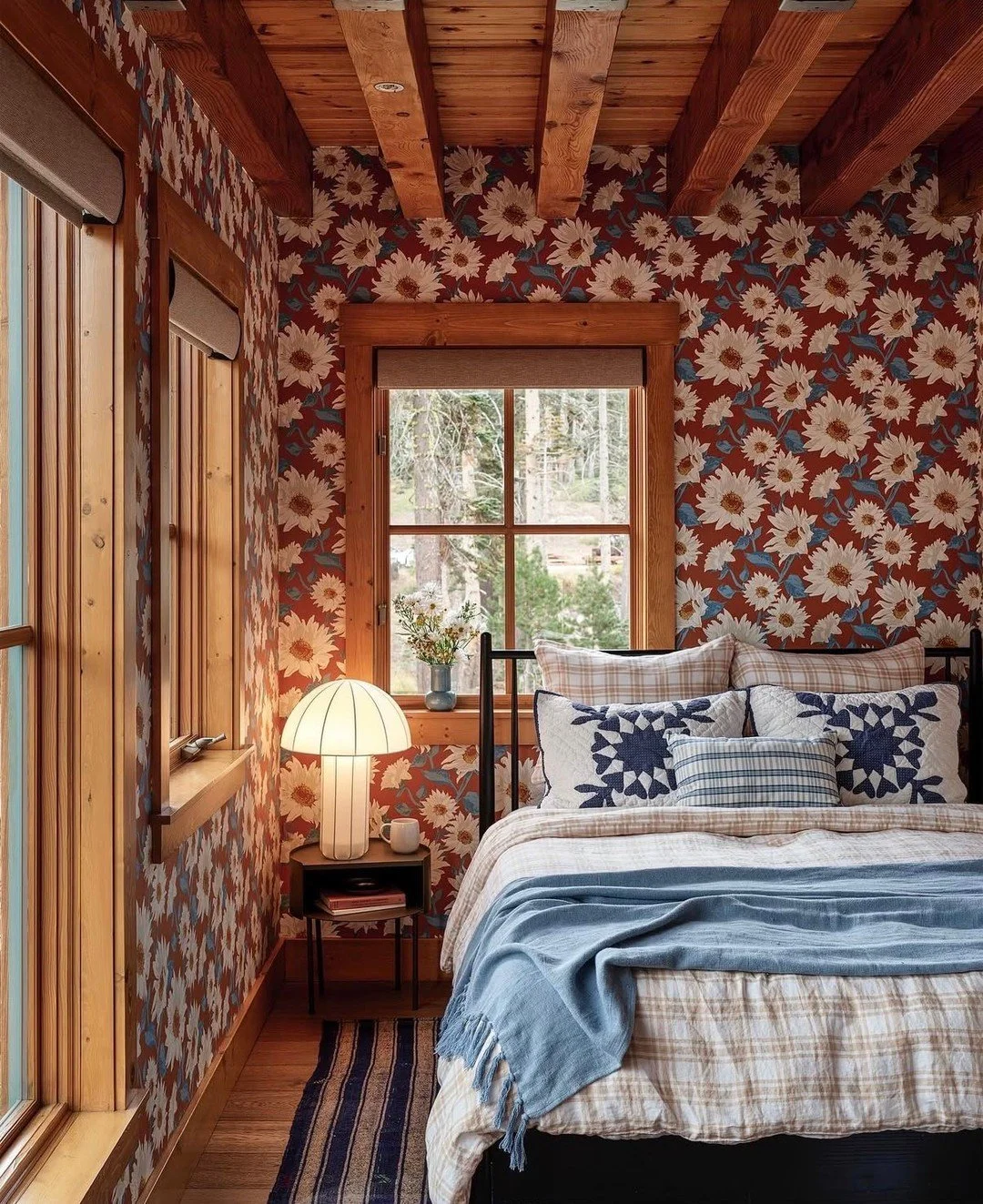 ⁠HERE COMES THE SUN(NIVA)✨⁠
⁠
This stunning cabin in the Sierra Nevadas designed by Heather Peterson is in full bloom with Sunniva in Autumn from @lakeaugust ✨⁠
⁠
As seen in @archdigest ✨⁠
Design by @hpetersondesign✨⁠
Images @joshgrubbs✨⁠
Styling @le