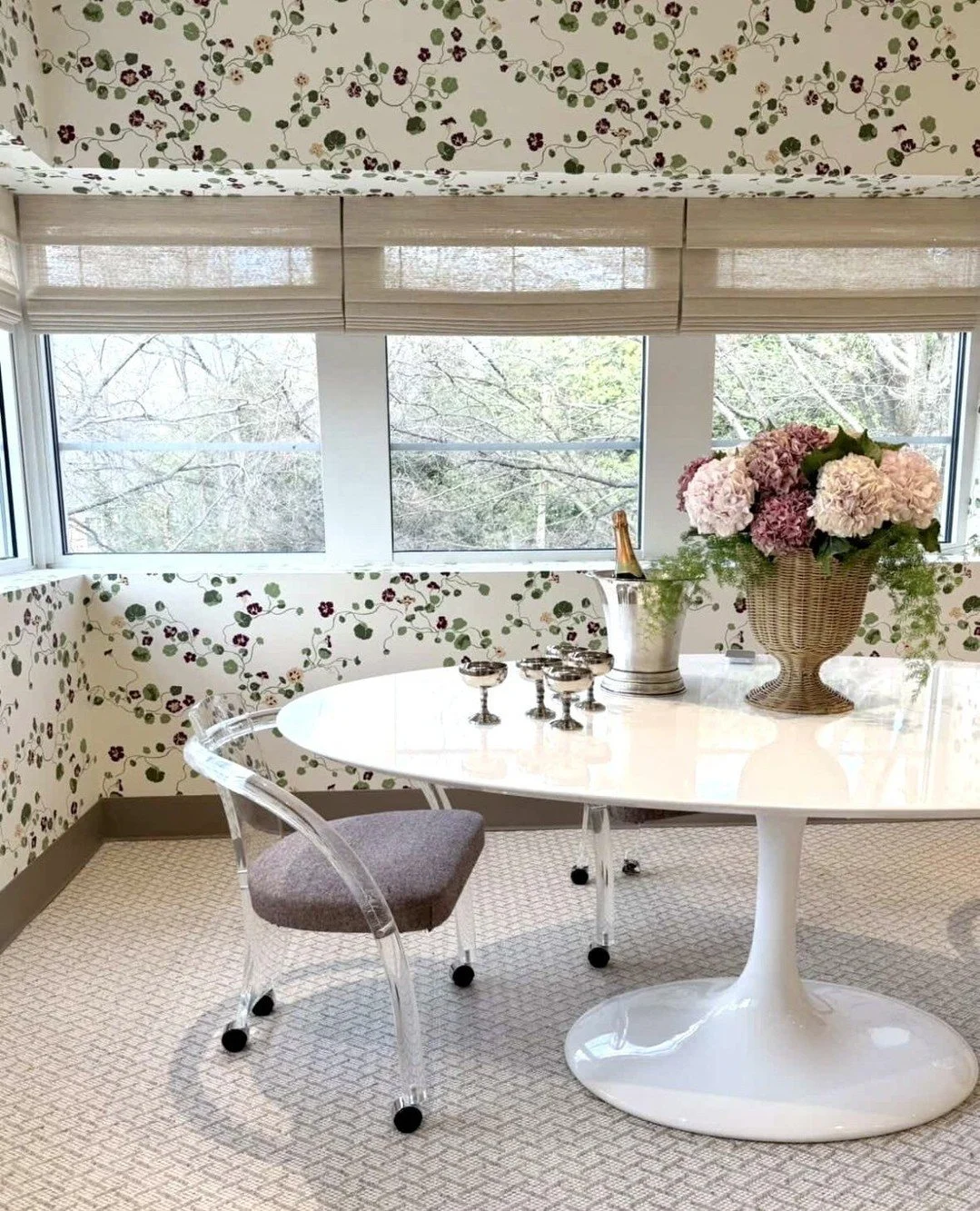 Office Dream Scheme ✨⁠
⁠
We're loving the beautiful new workspace of @whitneysturgeinteriors featuring Nasturtium wallpaper by Lake August in the Tamarind colorway. ✨⁠
⁠
Shop online at the link in our profile for memos or stop by the studio to see th