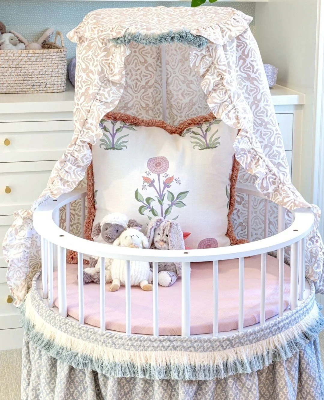 MARIGOLD MAGIC✨⁠
⁠
@christinekommerinteriors designed this charming nursery, layering in pillows in Large Marigold by Alex Conroy! A pattern that proves bold prints can shine even in the sweetest small spaces.✨⁠
⁠
Swipe right to see more colorways of