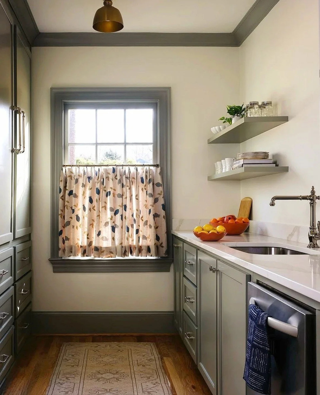 What a VIEW!✨⁠
⁠
Interior design by @alexastevenson featuring the sweetest caf&eacute; curtain moment in Petite Tulipe in Indigo/Champignon by Vanderhurd!⁠
⁠
Stop by the showroom to see the full collection or click the link in our profile to shop mem