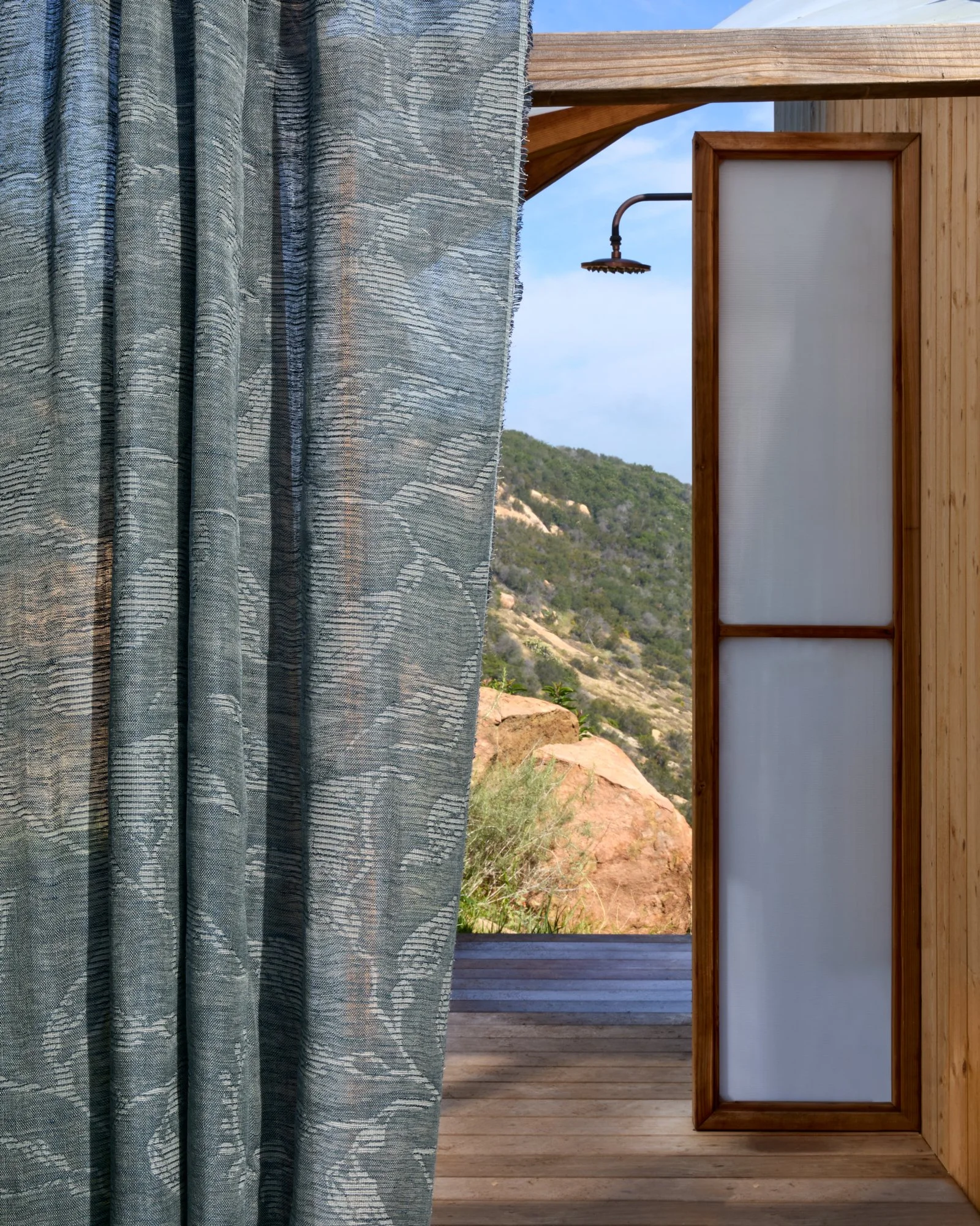 INEZ-CURTAIN.jpg