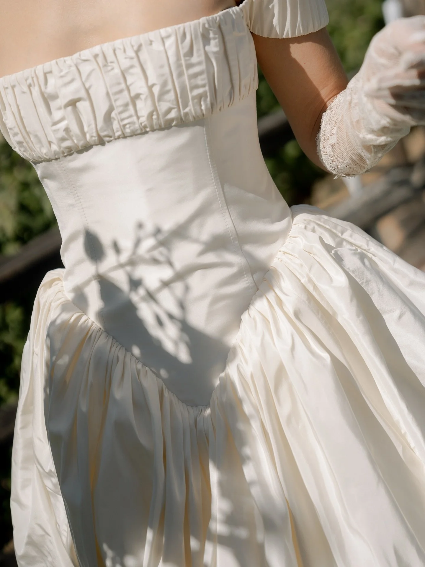 Tori in @shop_cinq 🥀

#losangelesweddingphotographer #cielofarmswedding #cinq #bridalinspiration #destinationweddingvideographer #bridalportraits