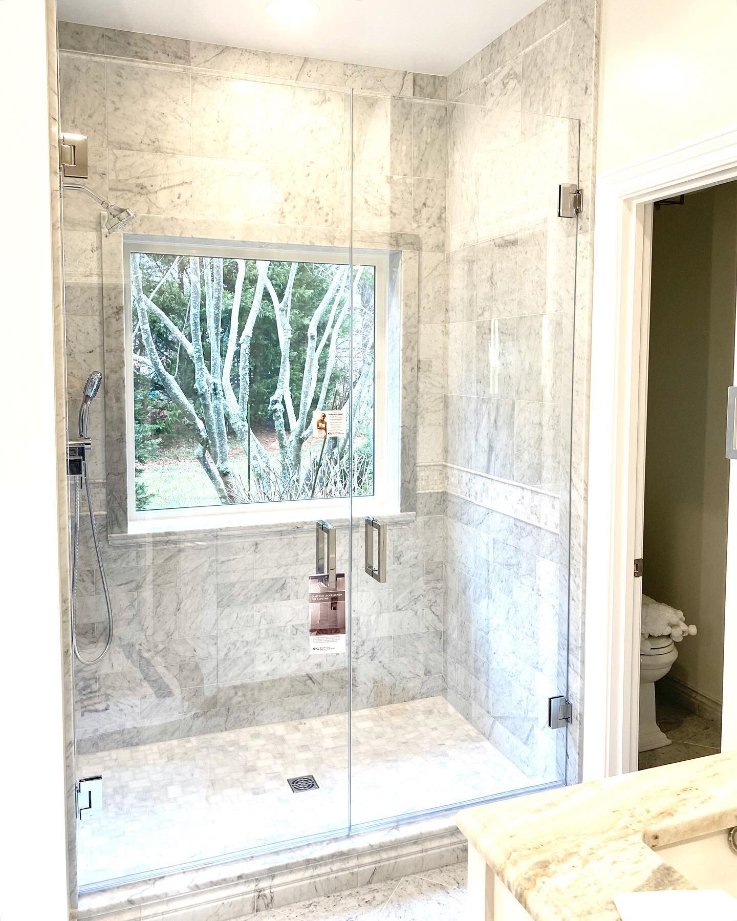 Shower in natural - Double door, 3/8&rdquo; Ultra White ShowerGuard glass.