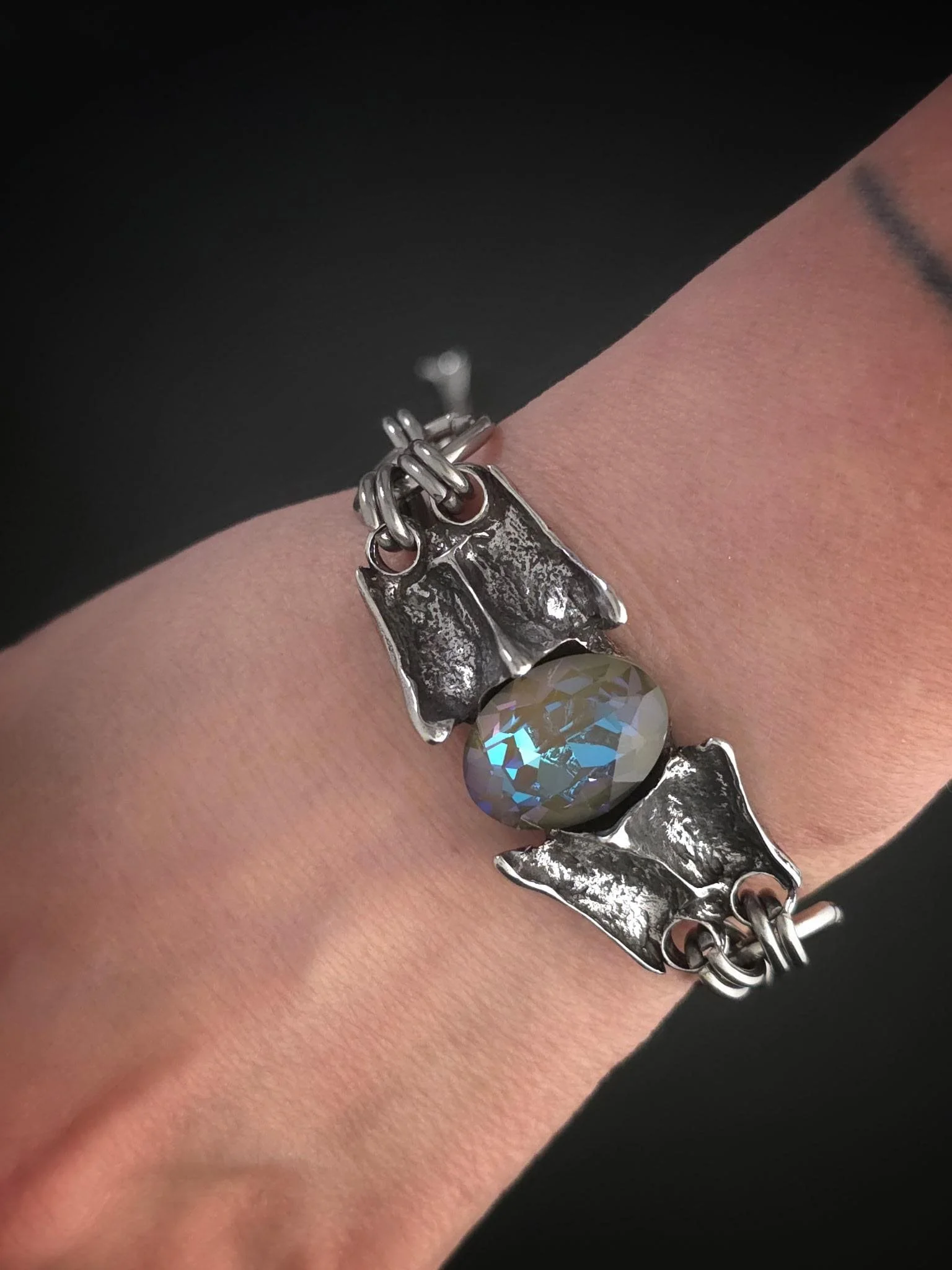 Crystal Fox Vertebrae Bracelet (easy-on)