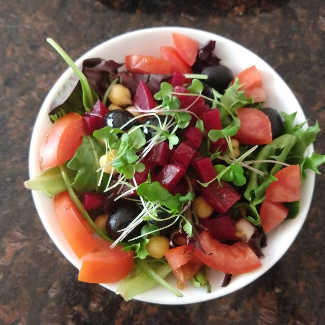 Always the perfect addition to any salad!

#affordableeating #healthysprouts #sprouts #sproutyearround #organic #sprouting #healthyliving #sustainability #sustainableeating #organicsprouts #microgreens #microgreensoneverything #microgreenlife #sprout