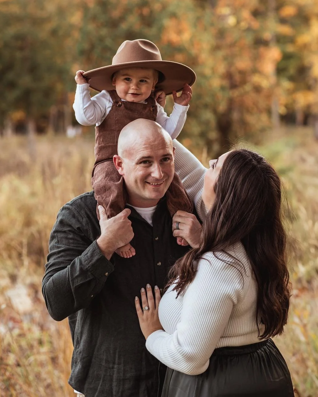 The bigger the hat, the cuter the kid 🤠
&bull;
#kenoshaphotographer #kenoshaportraitphotographer #kenoshafamilyphotographer #wisconsinphotographer #wisconsinportraitphotographer