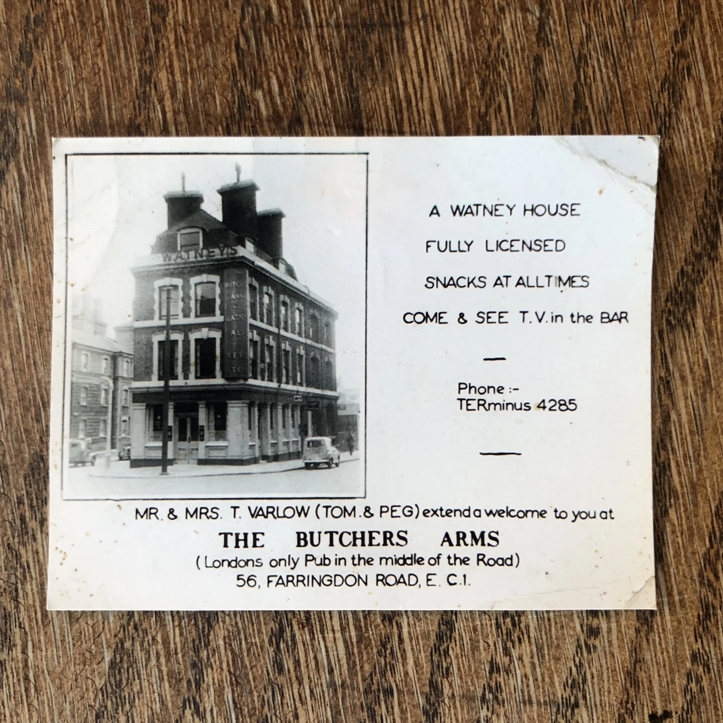 "Londons only Pub in the middle of the Road"