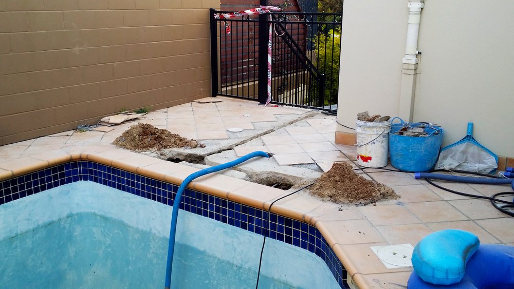 How to Get Rid of Stains in Your Fiberglass Pools?