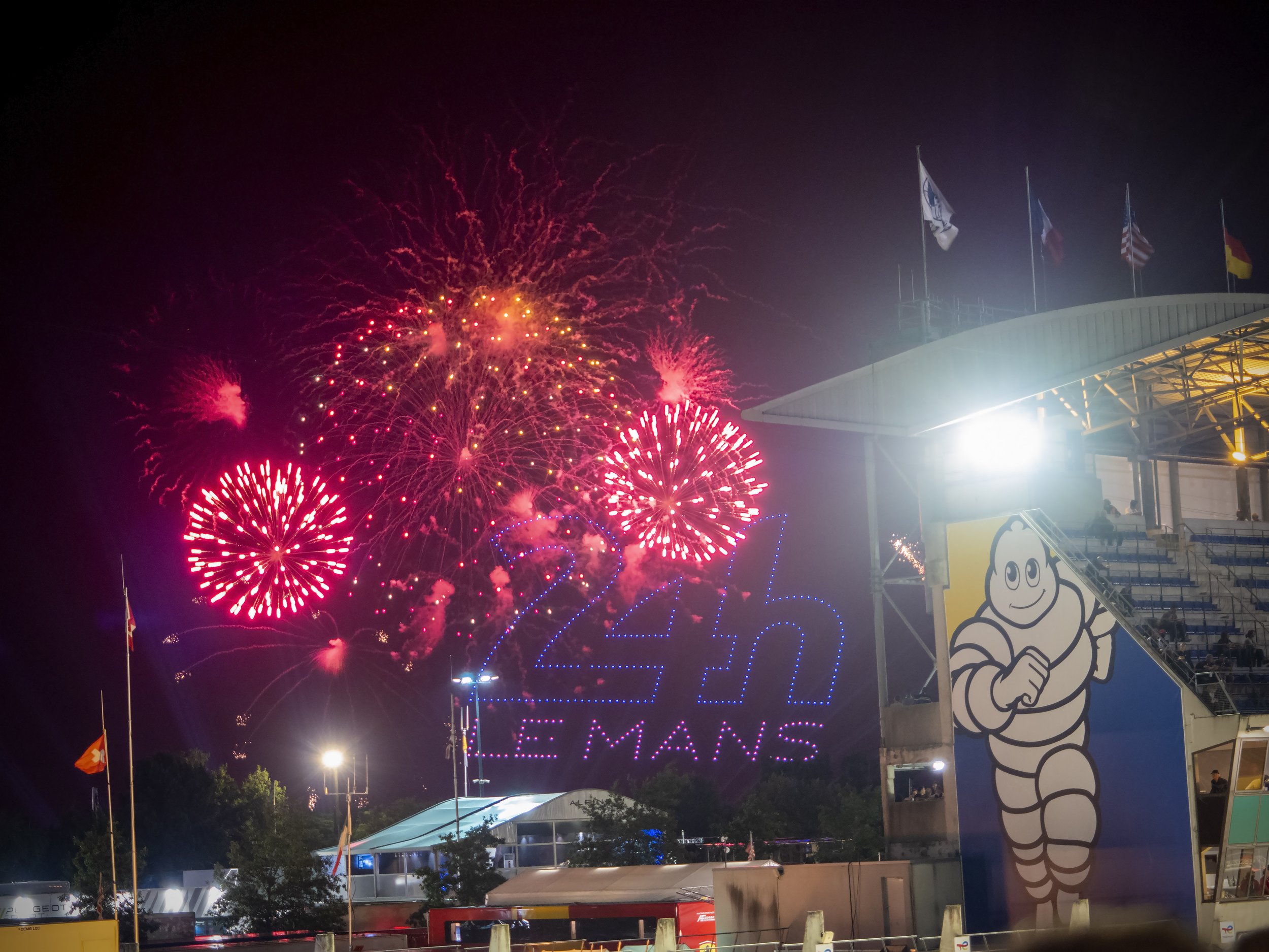 Le Mans 100 ANS Fireworks 4x3.jpg