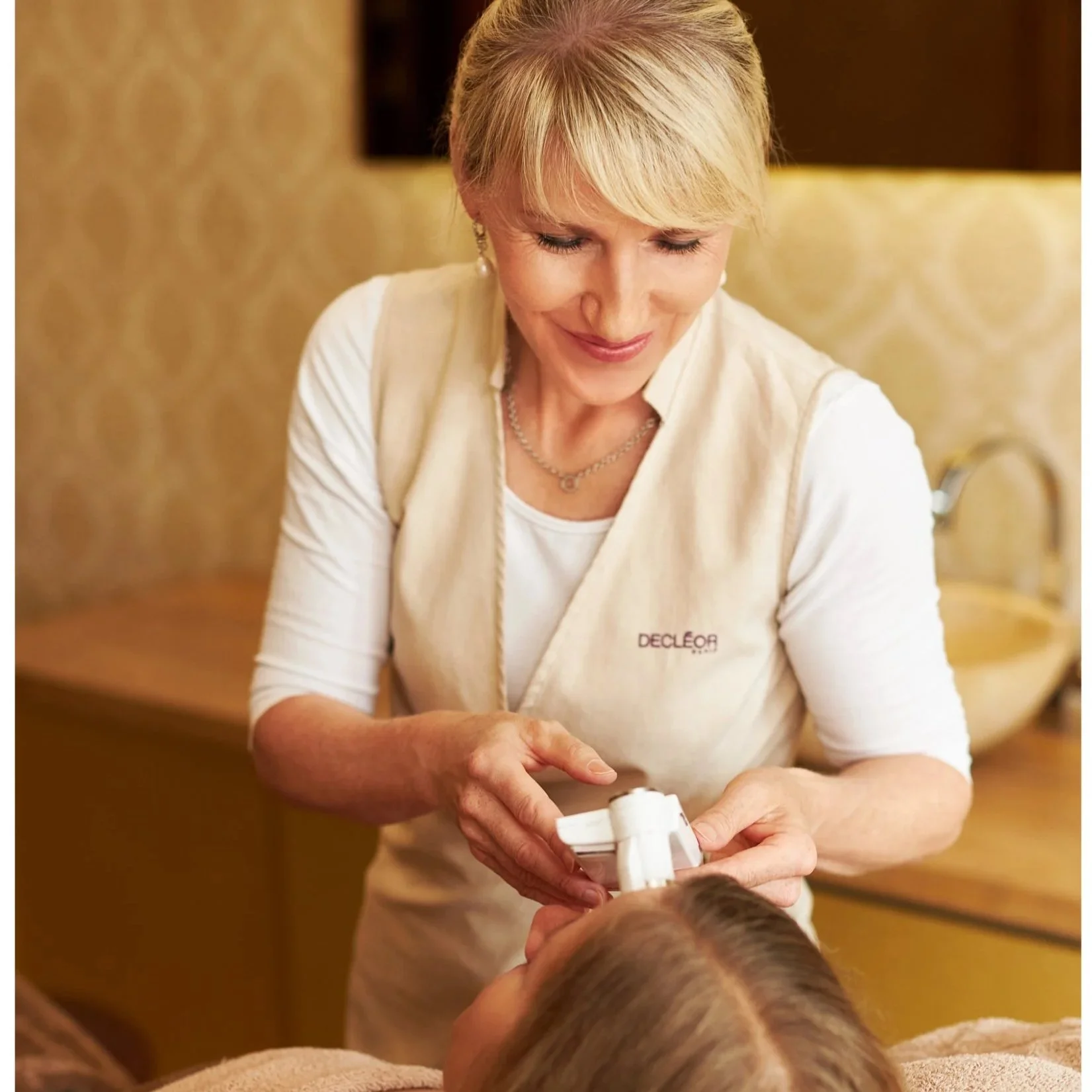 Körperliche Wahrnehmung im Rahmen der ganzheitlichen Hautanalyse Leipzig