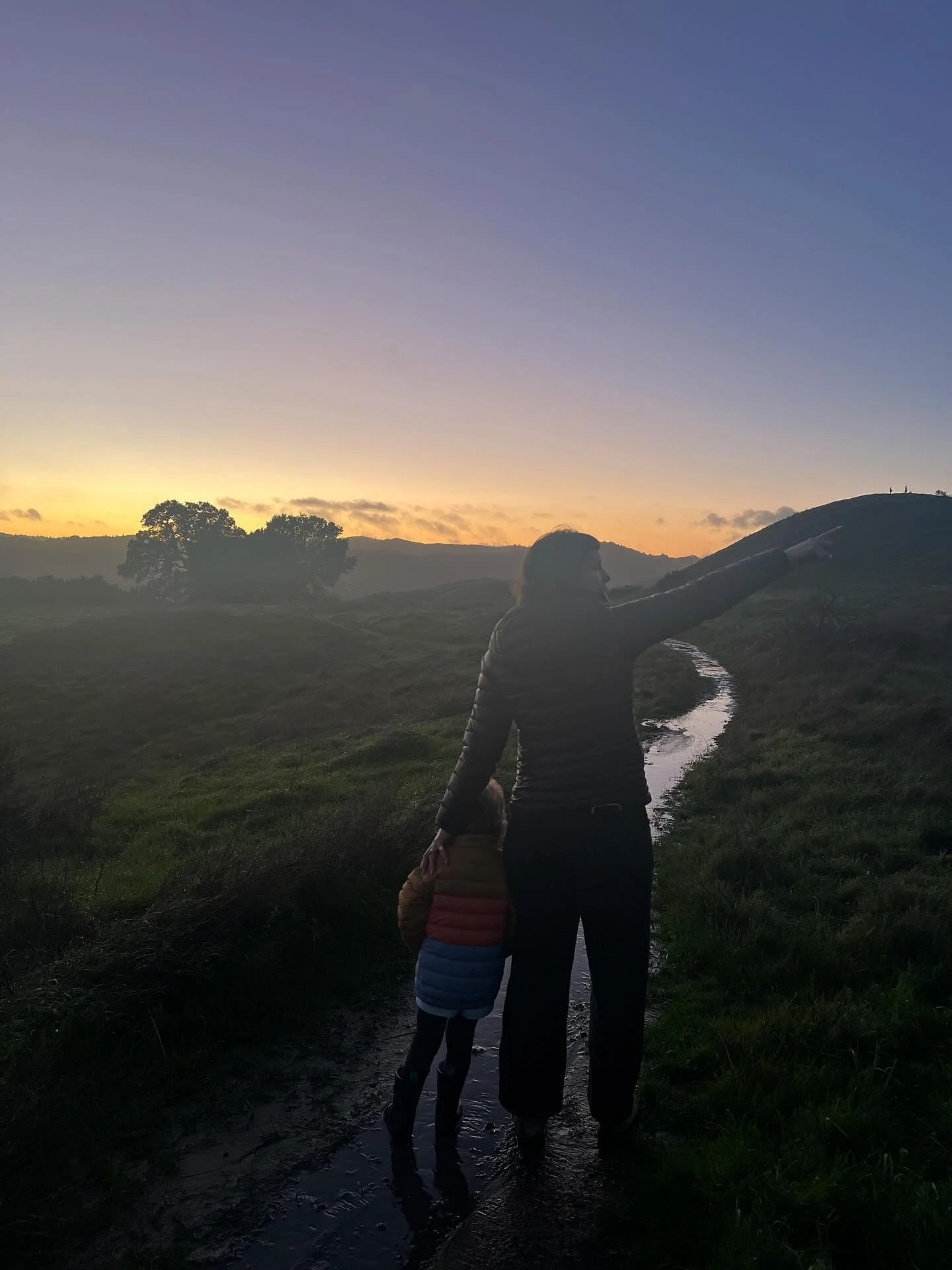 Slow mornings by candlelight 🕯️, rainy day walks, wine country escapes, and all the quality time with family and friends. Cozy couch snuggles that somehow always escalated into chaotic chase-around-the-house energy. December gave us the laughs, the 