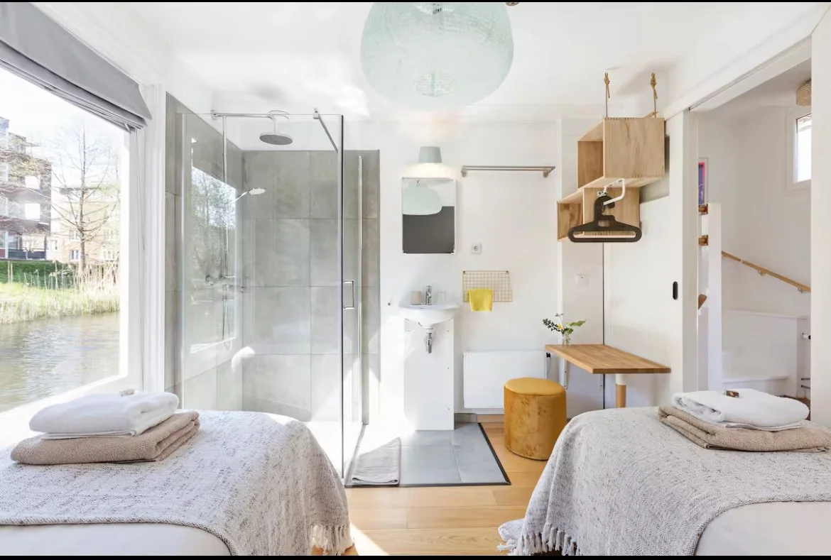 Utrecht Airbnb Bedroom.jpg