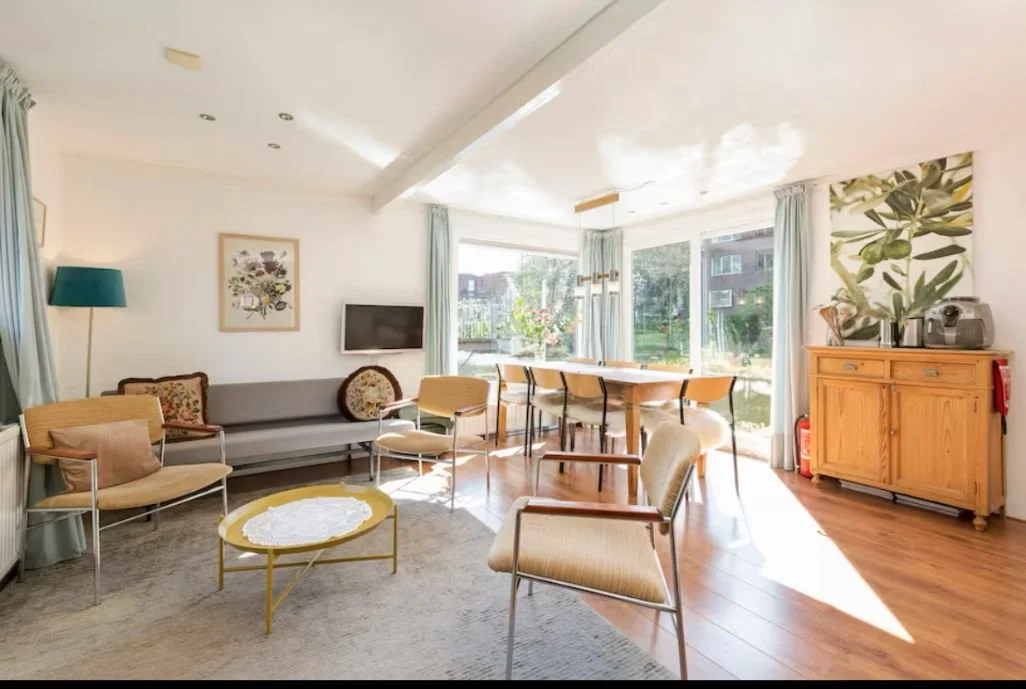Utrecht Airbnb Living area.jpg