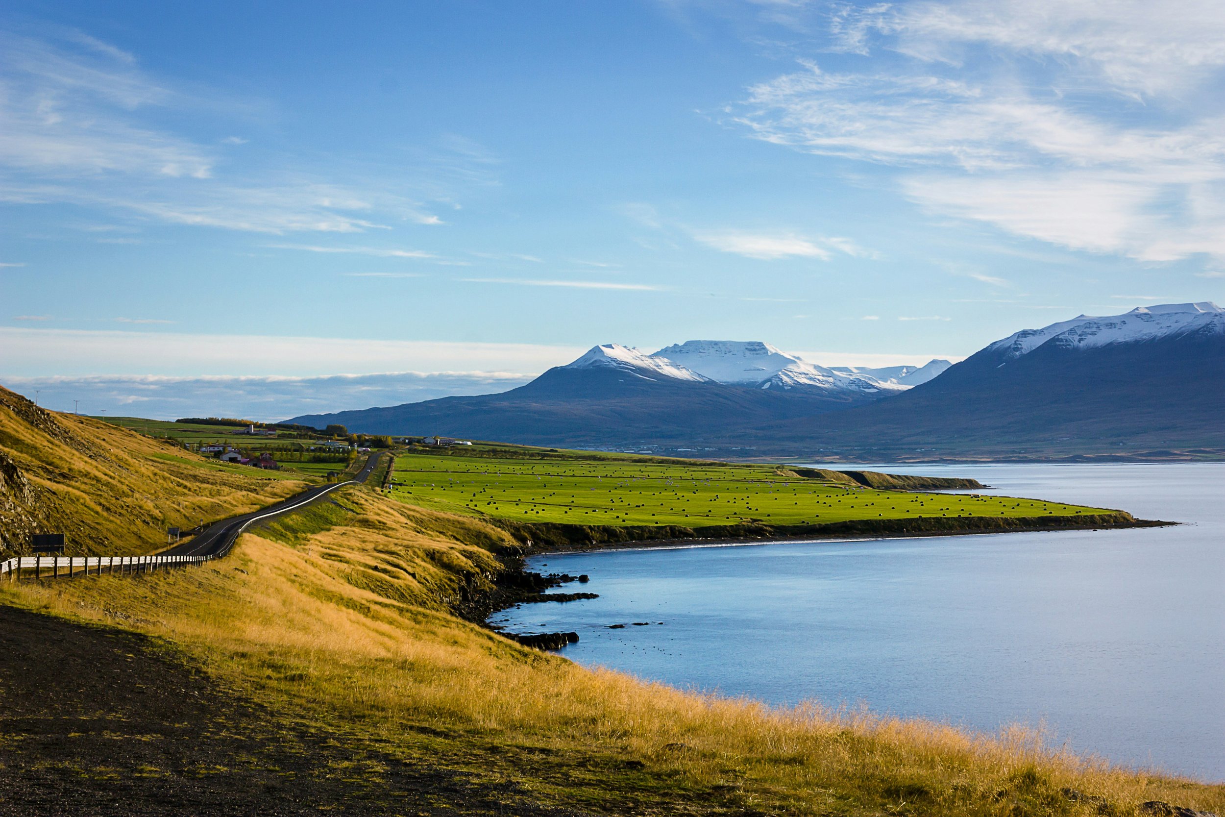 Kirkjufell and falls Iceland.jpg