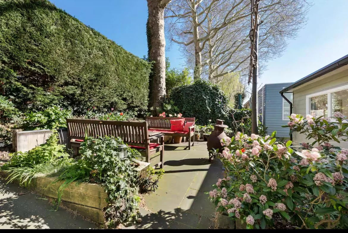 Utrecht Airbnb Garden.jpg