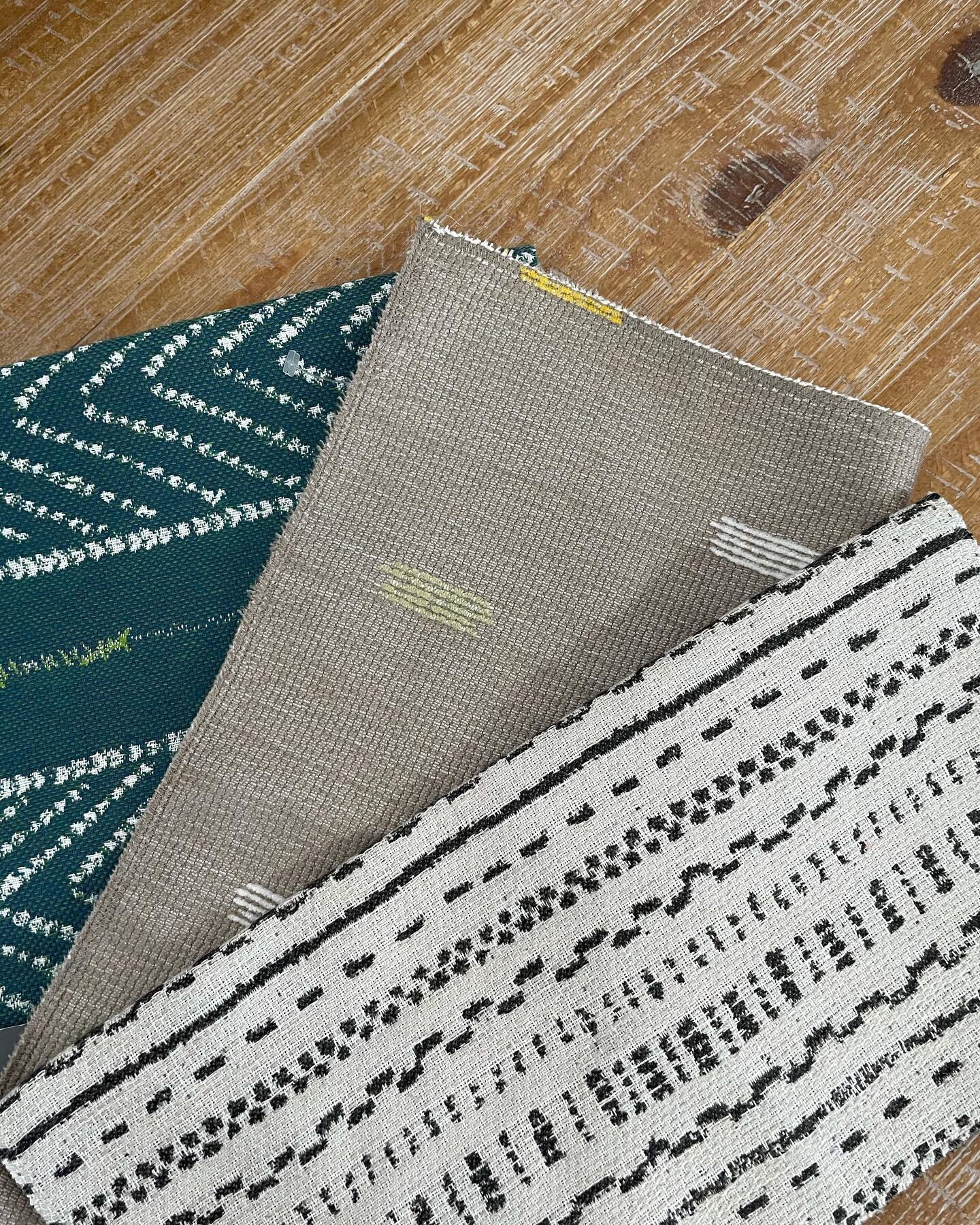 Things are heating up here in the desert!  We love the wide variety of outdoor fabrics from @pindler that won't fade from the sun. DM or email us at hello@soleilstudiodesign.com to set up a consultation to give your outdoor space a summer refresh. ☀️