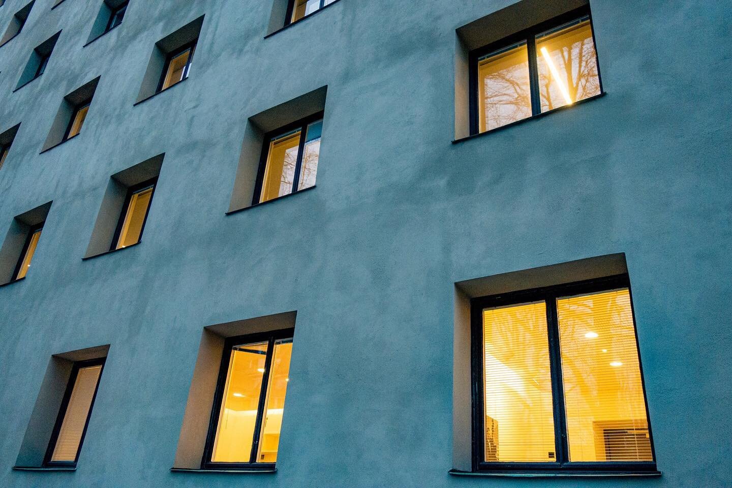 📍 Stockholm, Sweden

📸 Nikola Johnny Mirkovic via Unsplash 

#sonder #windows #streetphotography #travelphotography #swedenimages #takemethere #daydreaming #visitstockholm #seetheworld #travelgoals