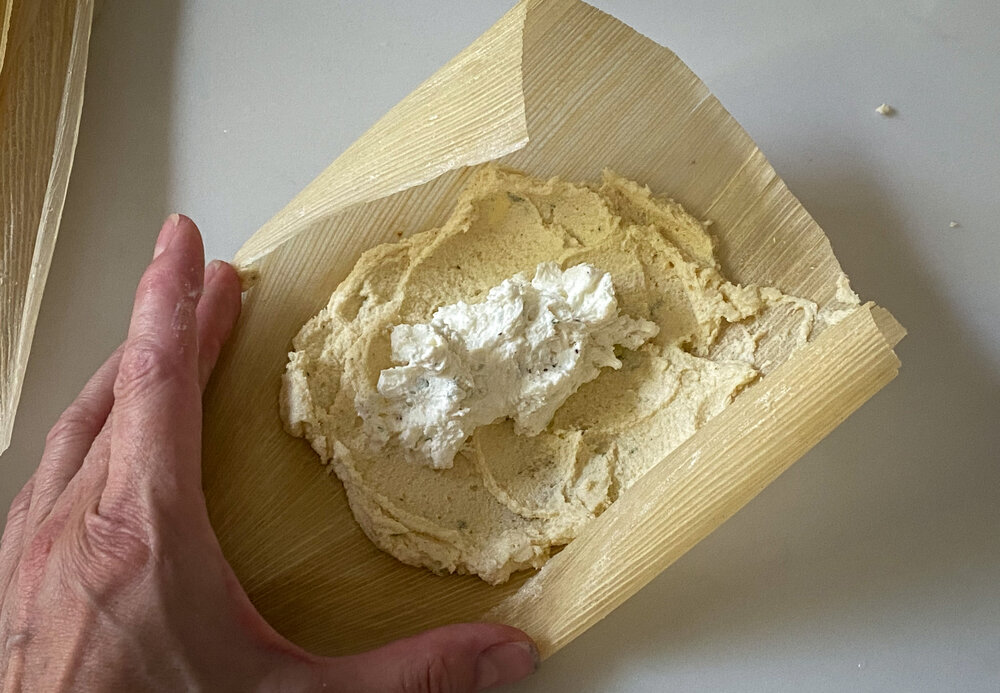  Place the cheese mixture in the center of the masa 